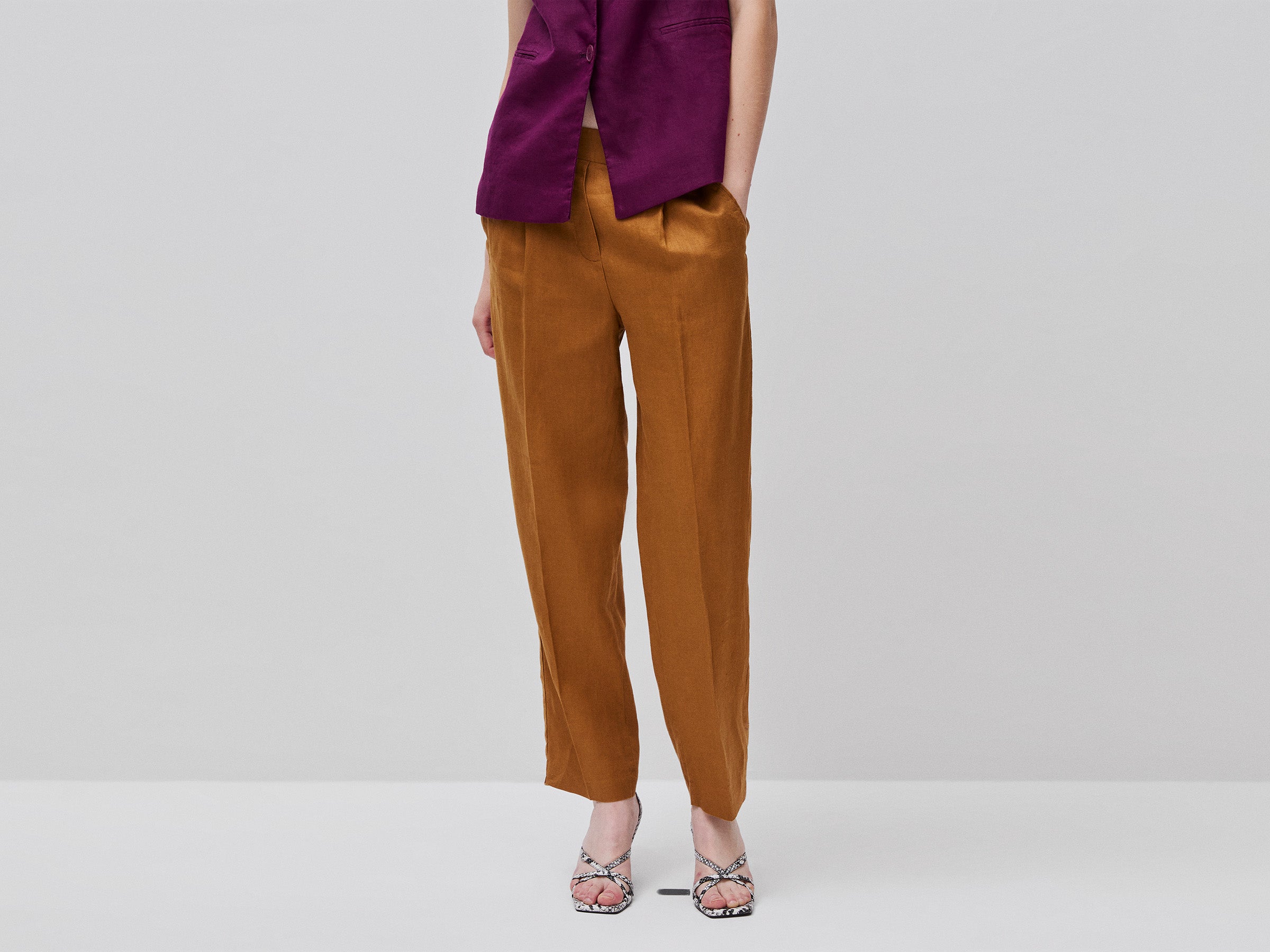 Calças carrot fit em linho puro - ucb_image_F