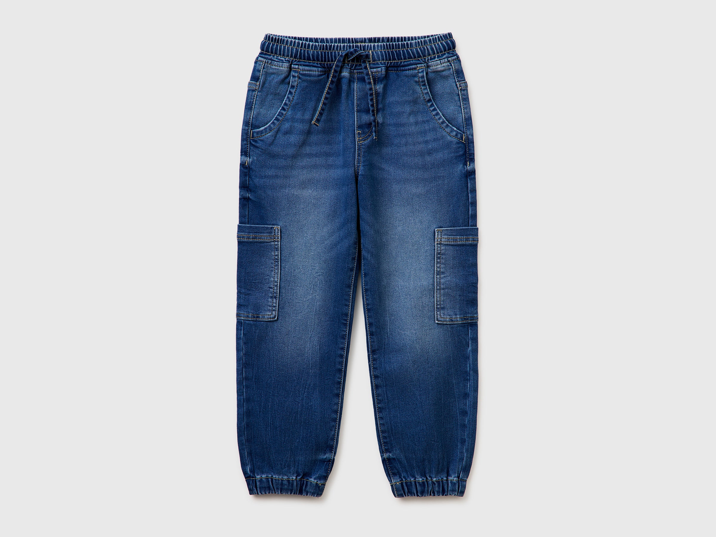 Joggers de jeans com maxi bolsos - ucb_image_FS