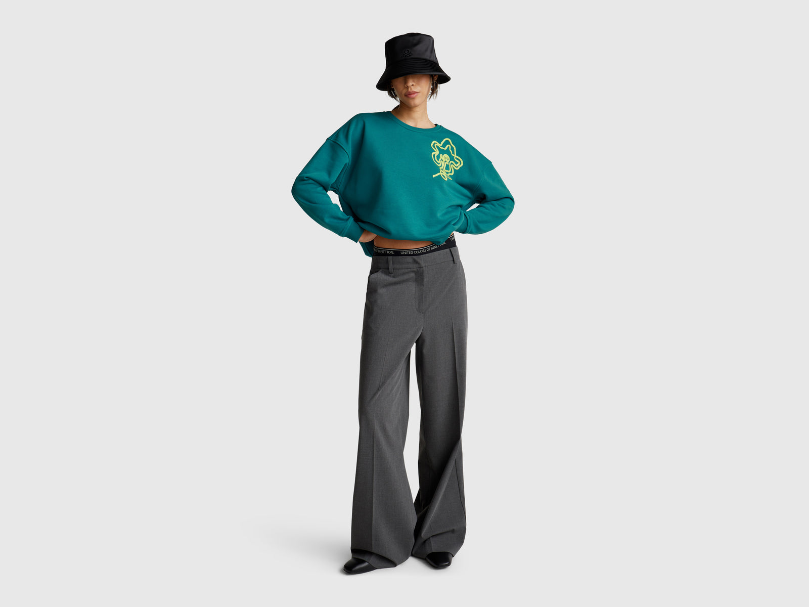 Regular fit sweatshirt with applique