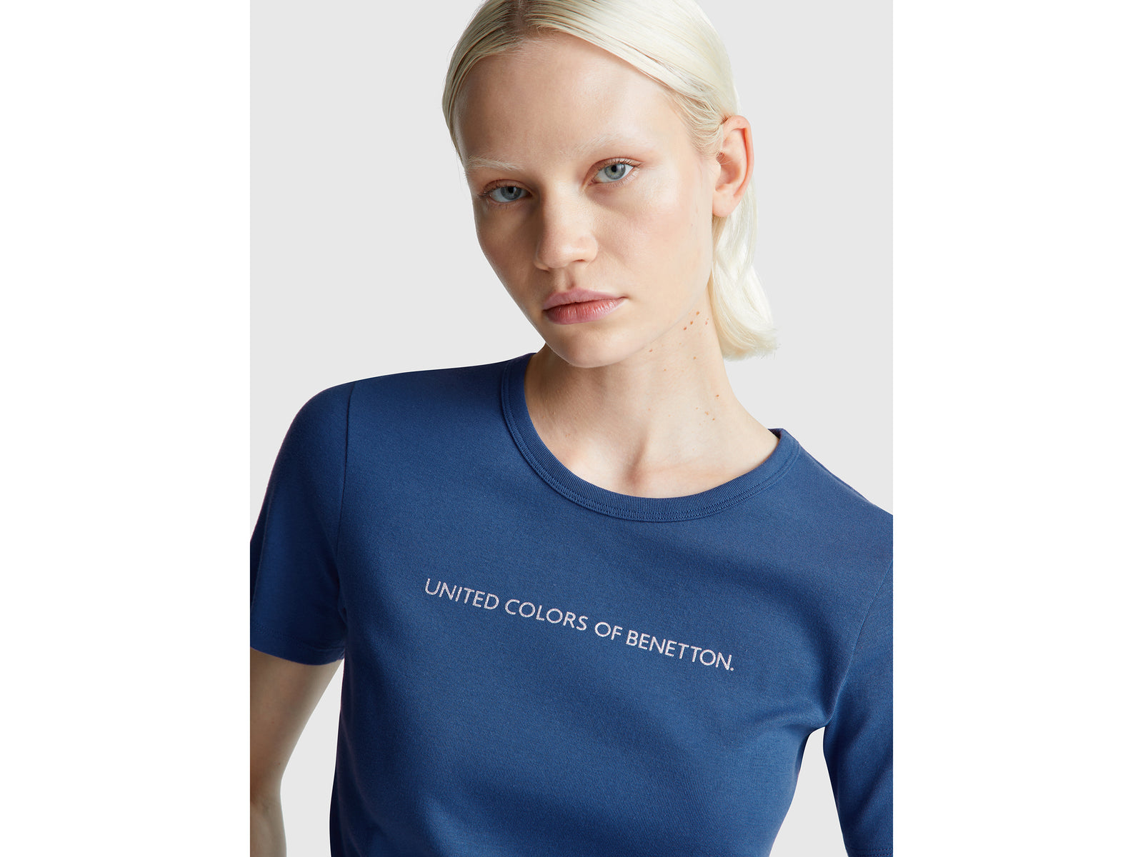 T-shirt in 100% cotton with glitter print logo