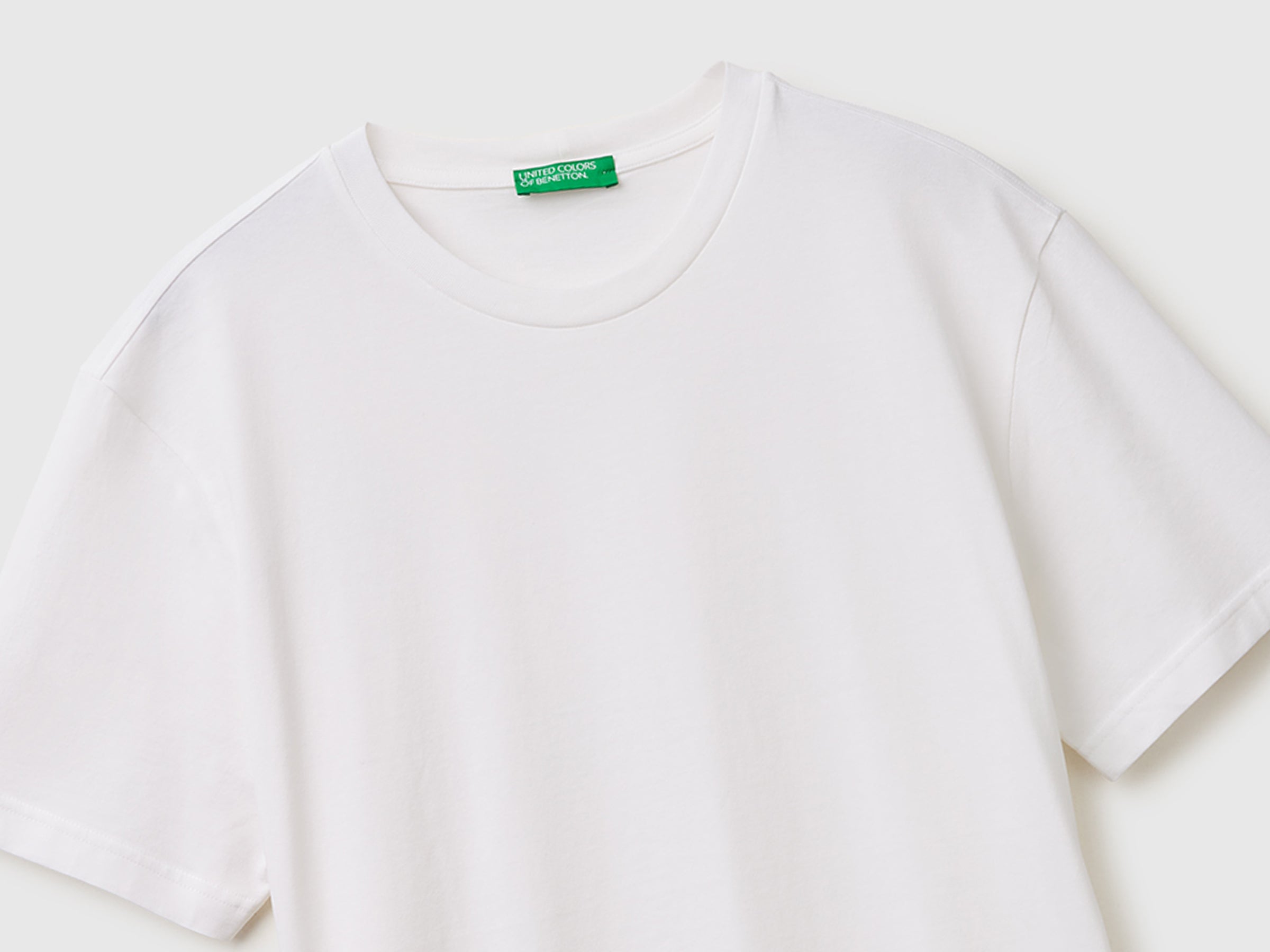 White t-shirt - ucb_image_DS1