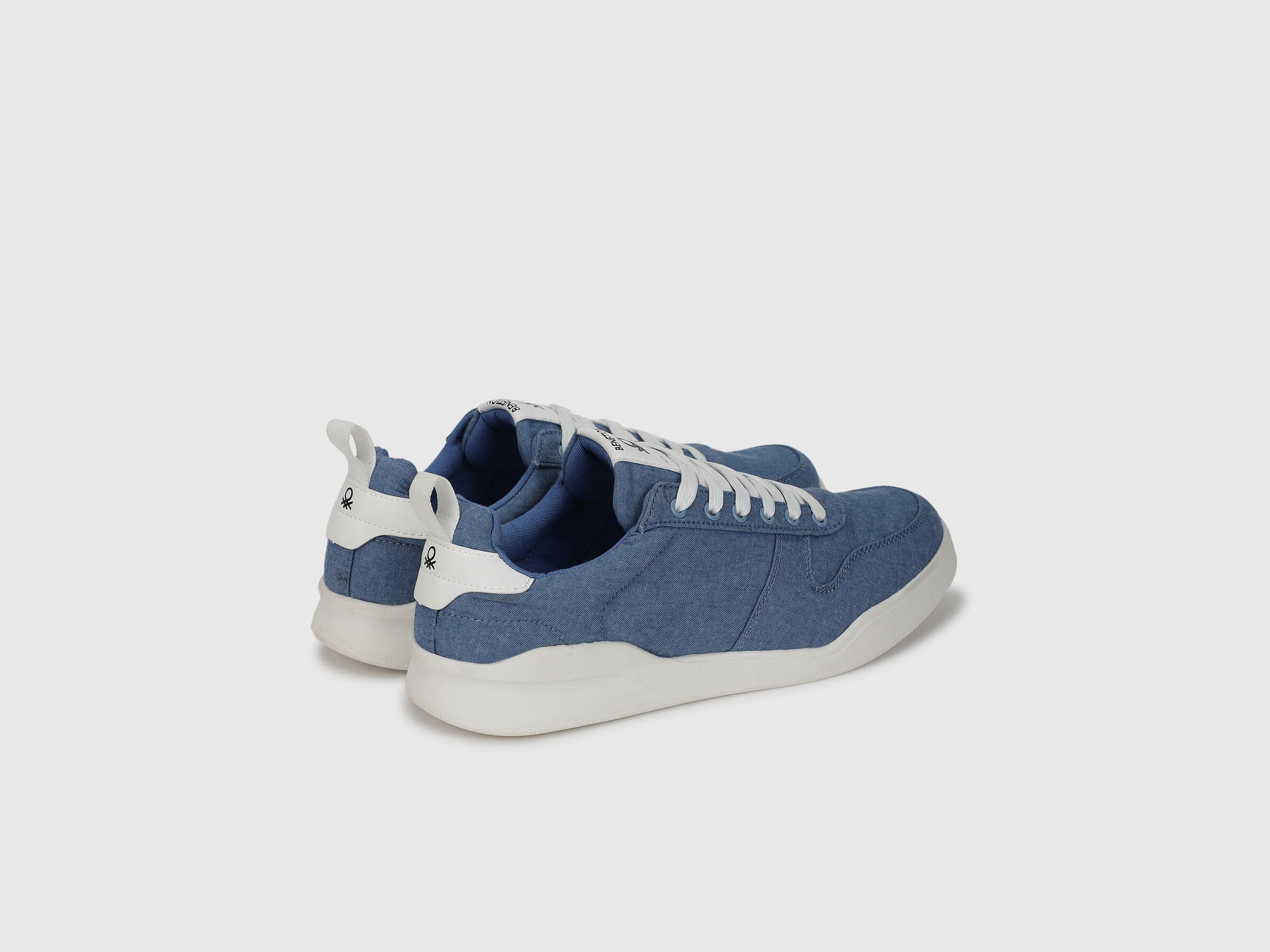 CANVAS LACE UP SNEAKER image number 2