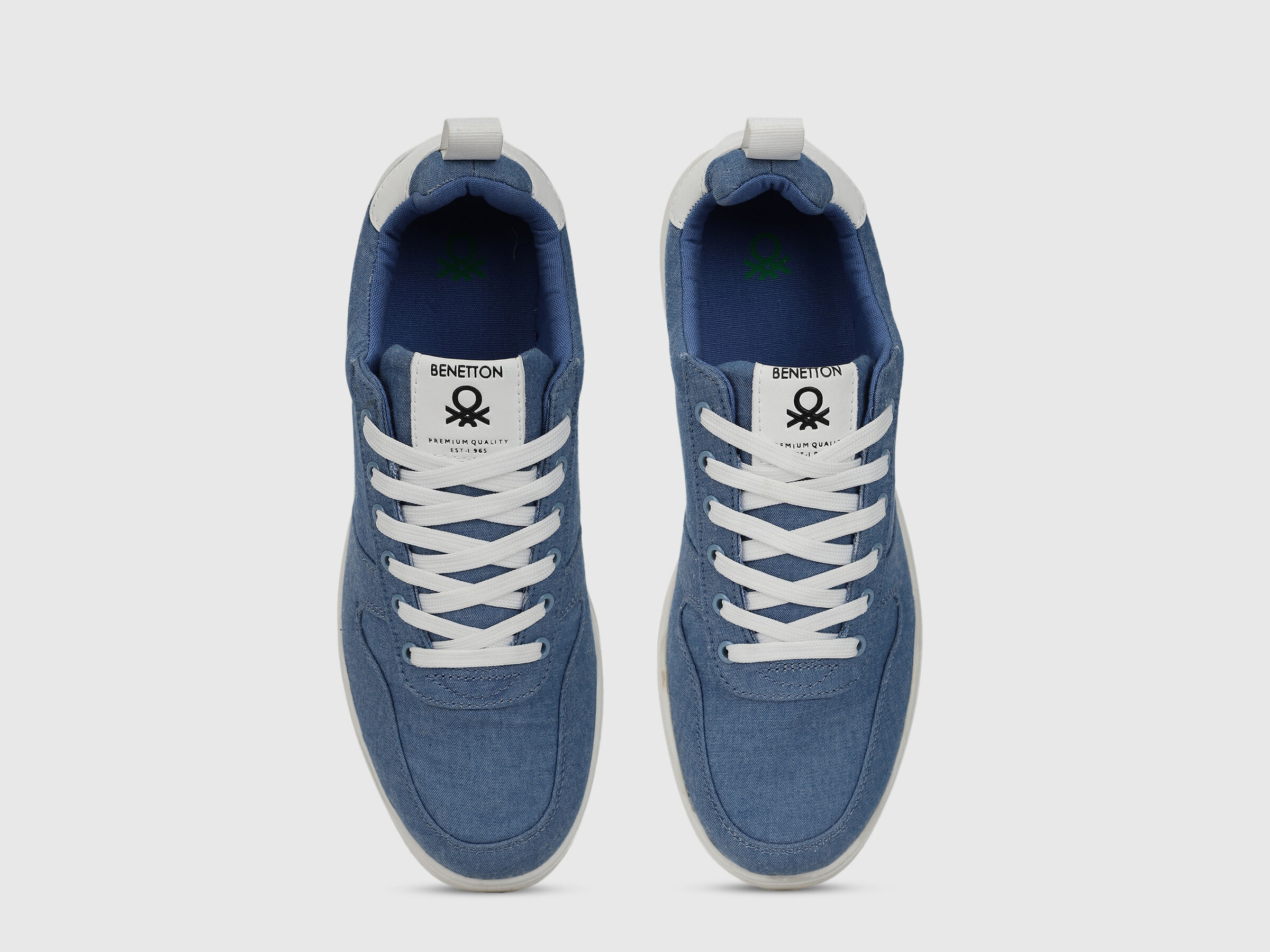 CANVAS LACE UP SNEAKER image number 3