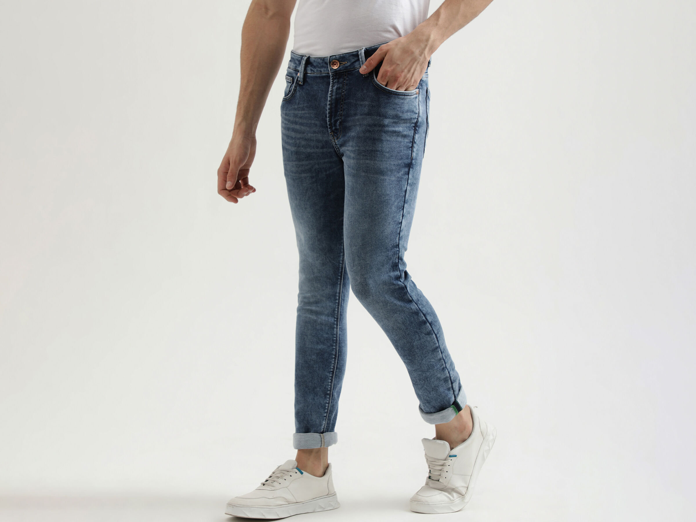 Skinny Fit Faded Blue Knit Jeans image number 1