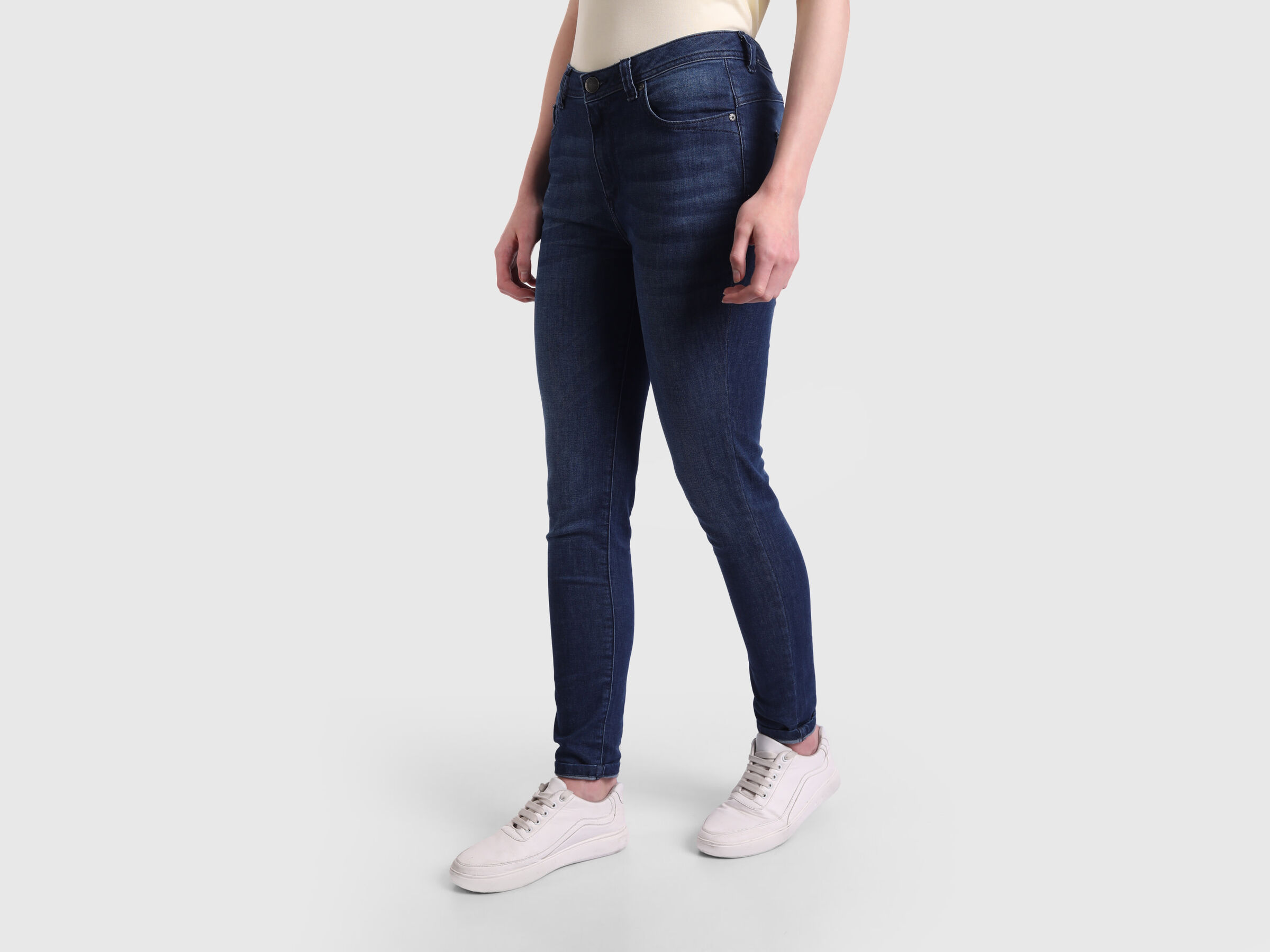 Basic 5 pocket skinny jeans image number 1