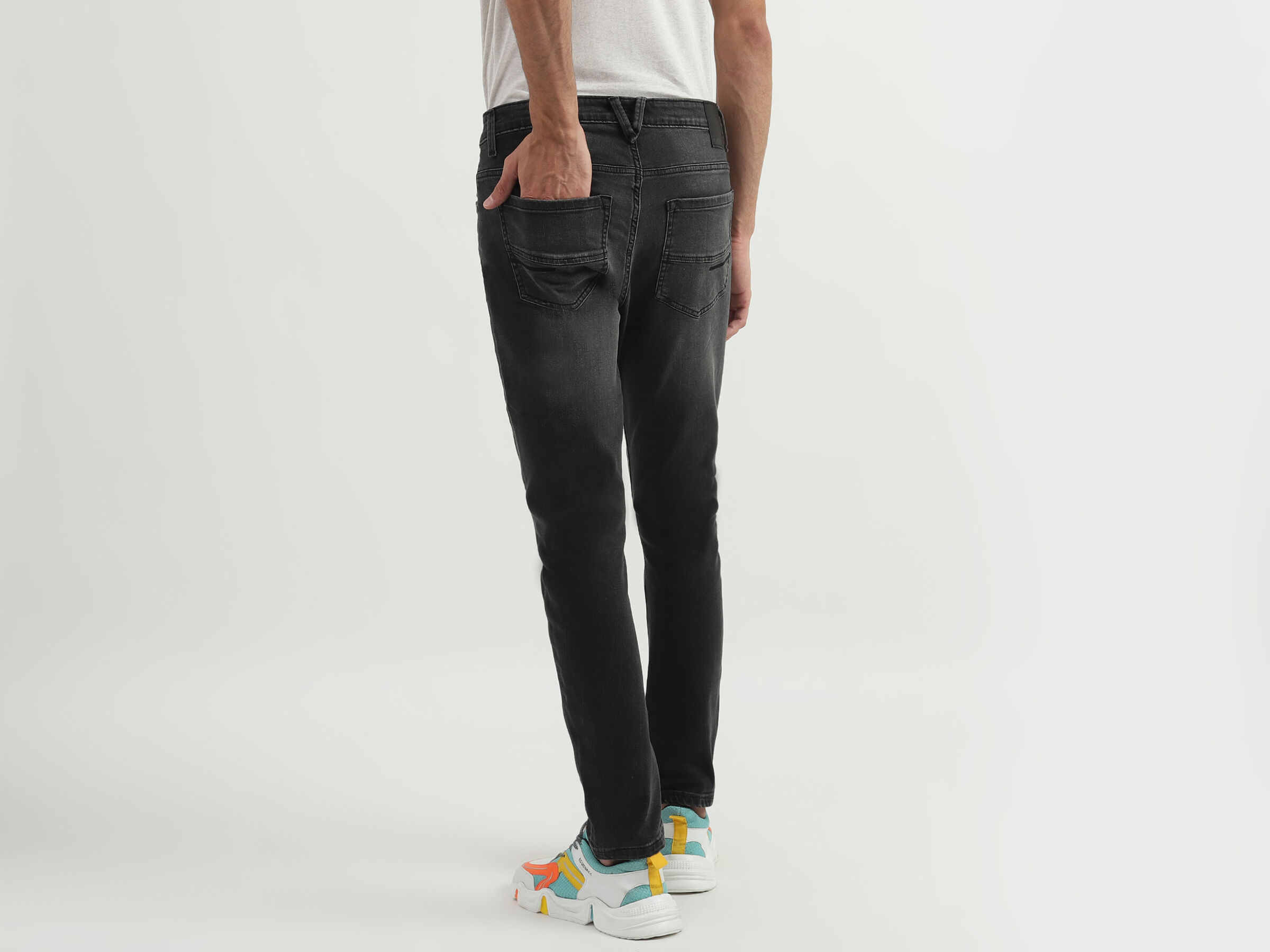 CARROT FIT MILD FADED BLACK BMRG JEANS image number 2
