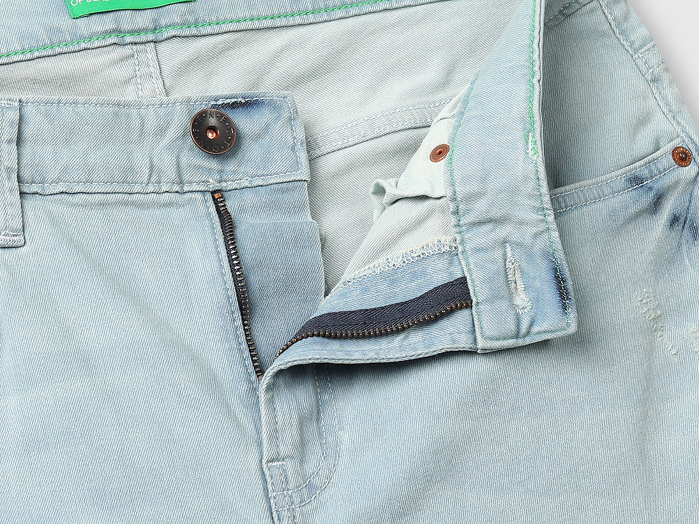 Cotton Carrot Fit Jeans image number 4