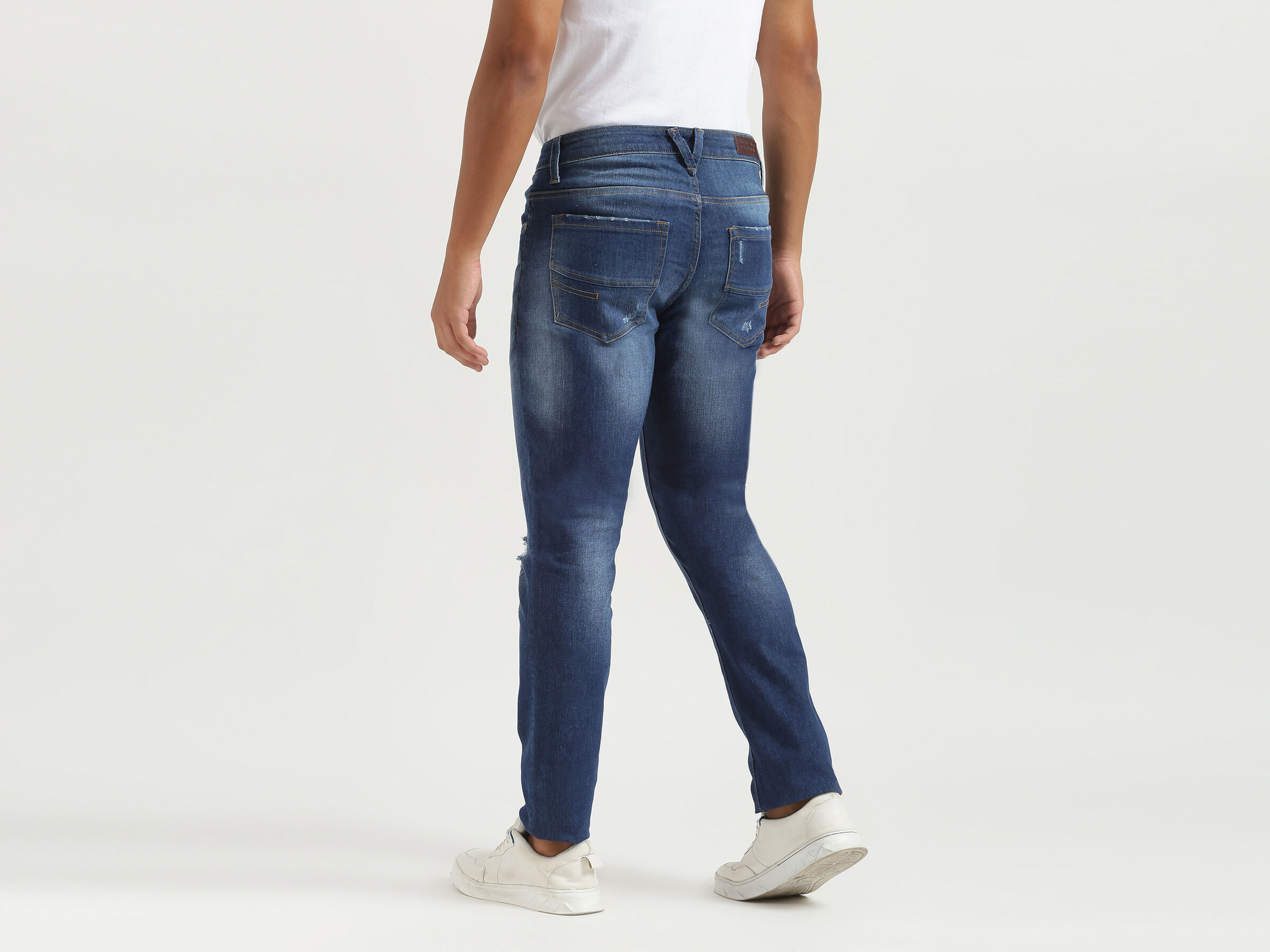 SKINNY FIT FADED BLUE BOOMERANG JEANS image number 2