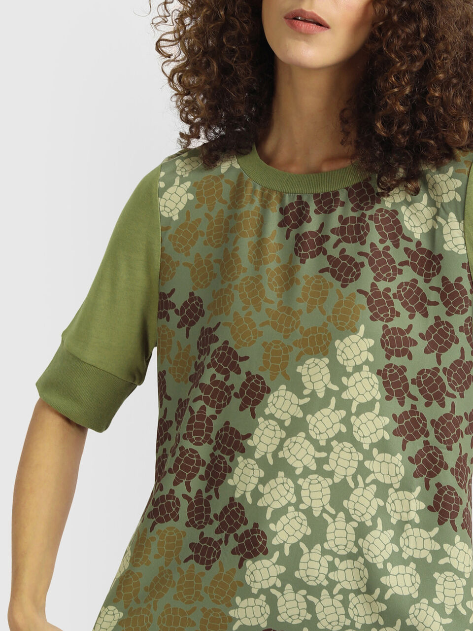 Short Sleeve Knit Woven Top Wt Turtle  Print image number null