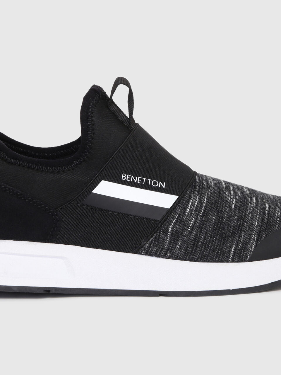 Sporty Sneaker With Elastic image number 1