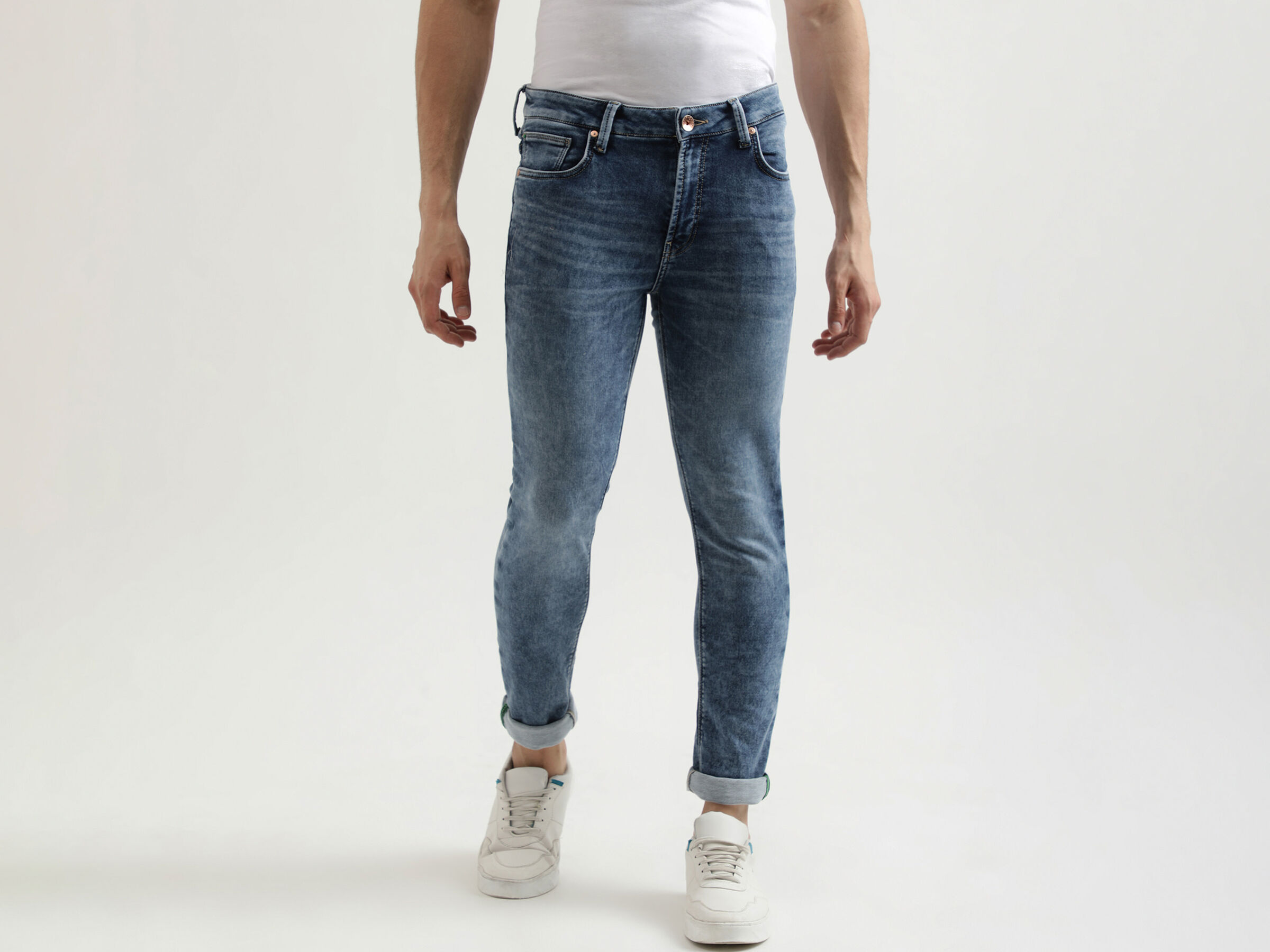 Skinny Fit Faded Blue Knit Jeans image number 0