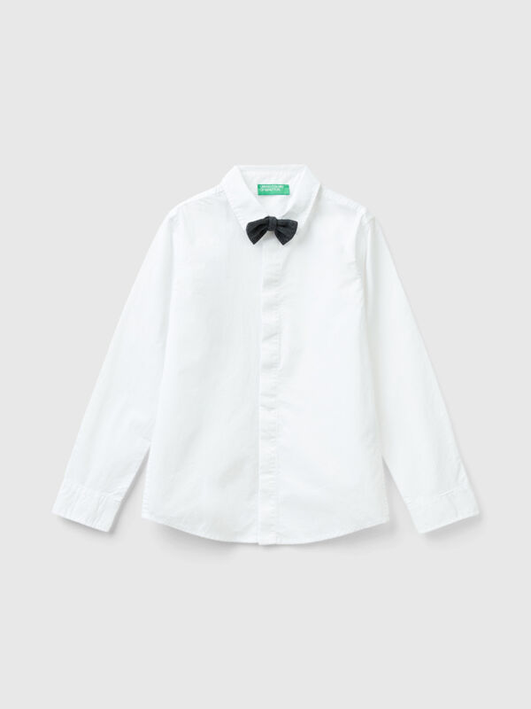 Shirt with detachable bow tie