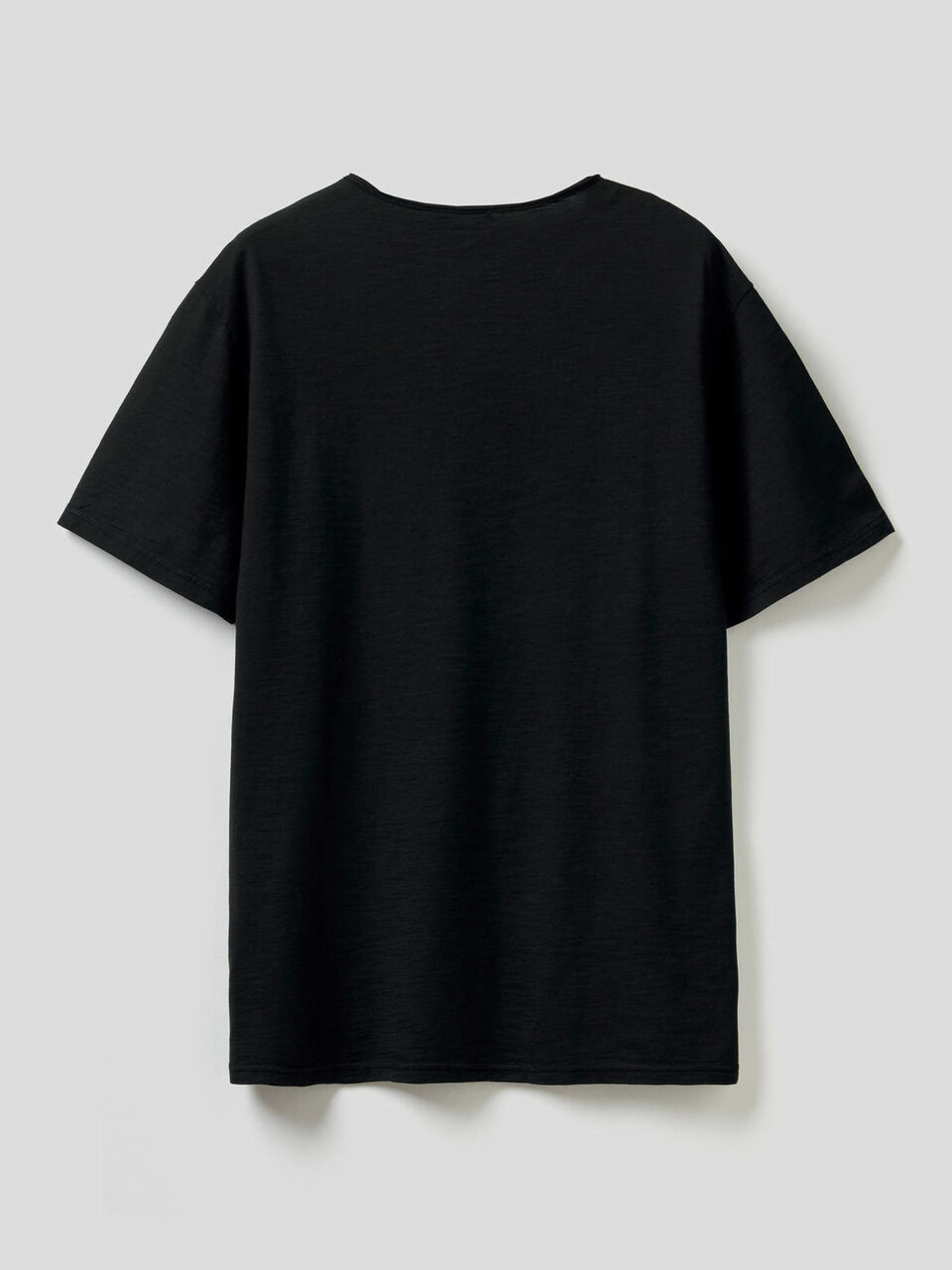 100% cotton t-shirt with V-neck image number 2