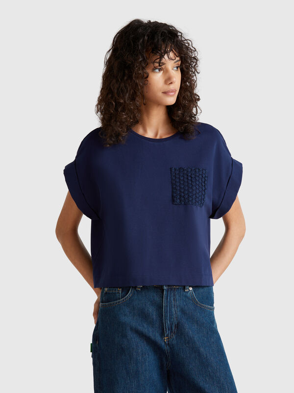 T-shirt with macramè pocket Women