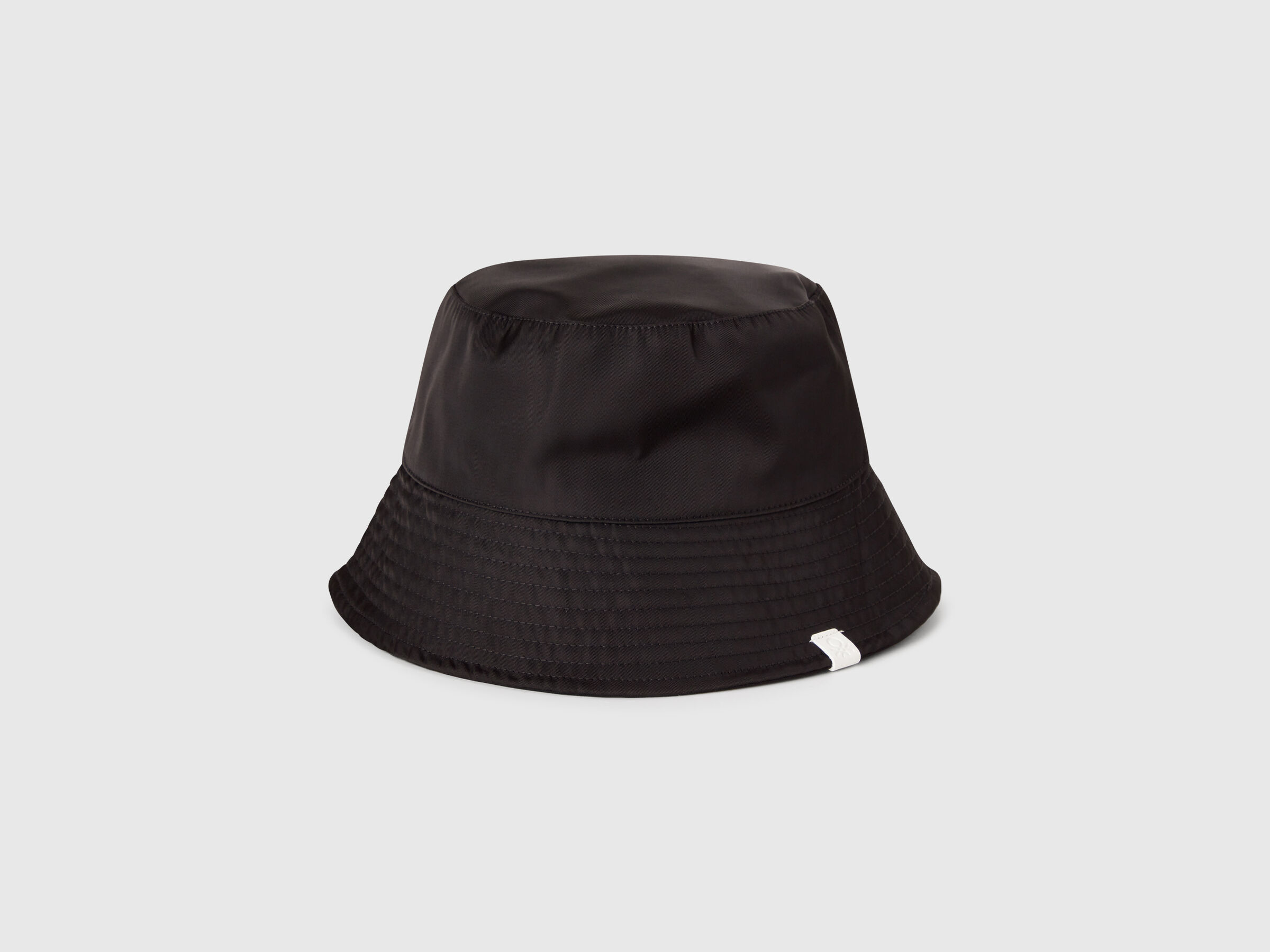 HAT Women image number 0