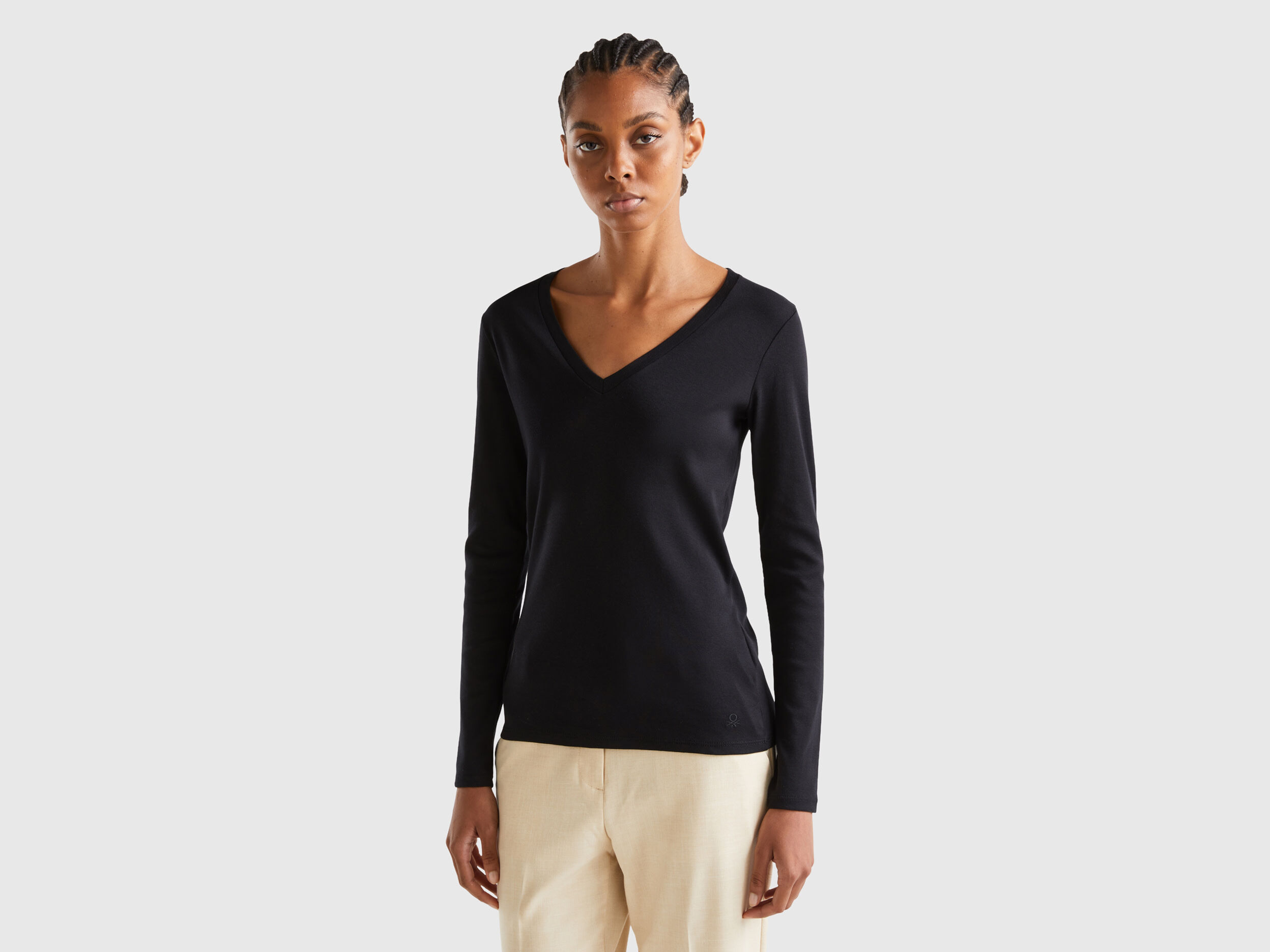 Long sleeve t shirt with V neck