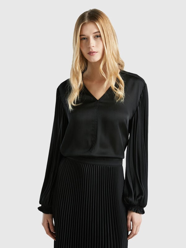 Blouse with long pleated sleeves Women