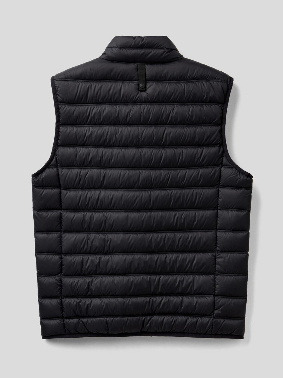Lightweight sleeveless puffer jacket image number 2