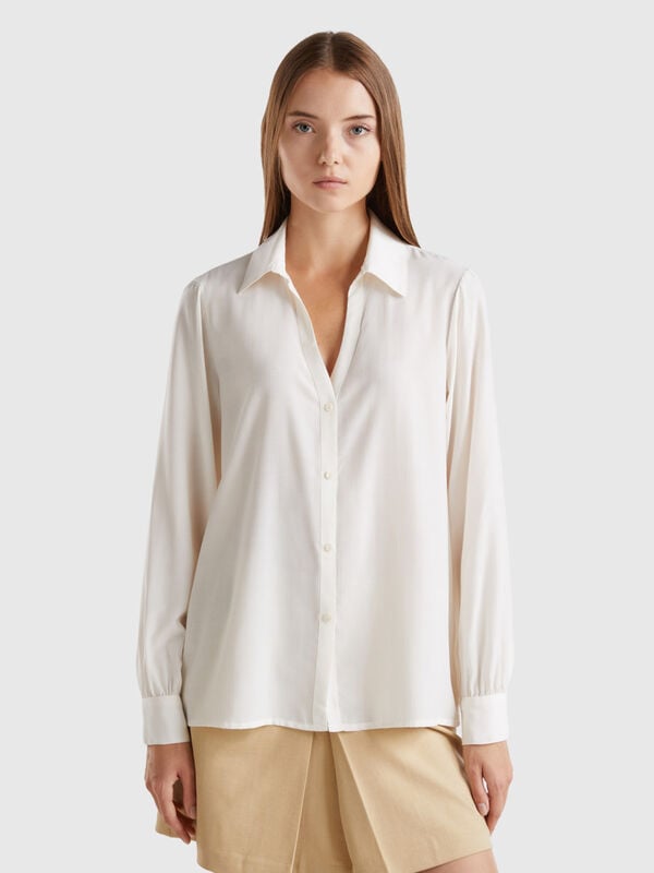 Shirt with V-neck Women