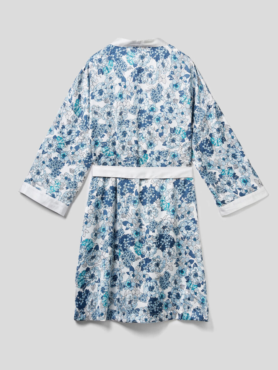 Kimono robe in printed satin image number 2