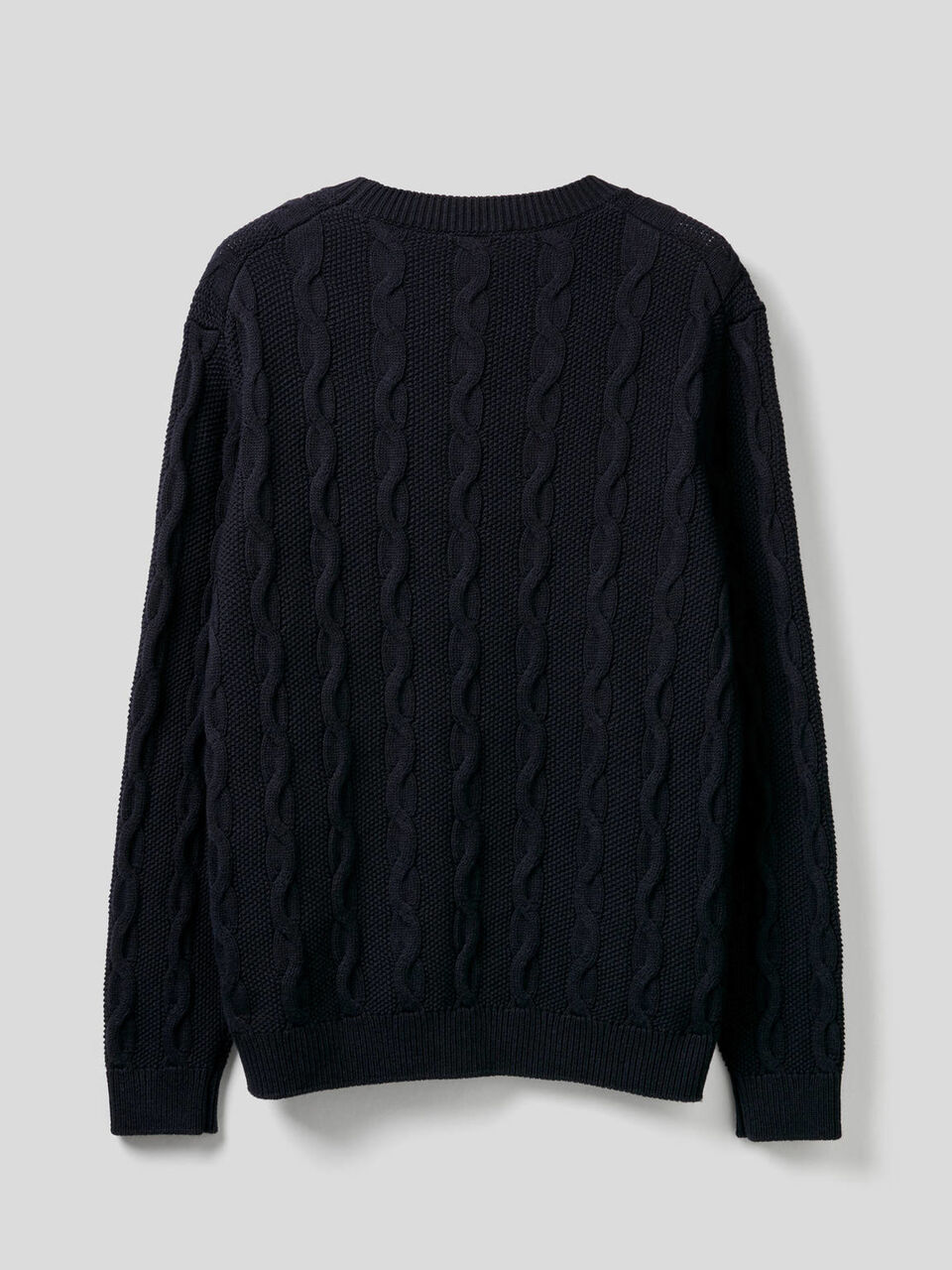 Crew neck cable knit sweater Men image number 2