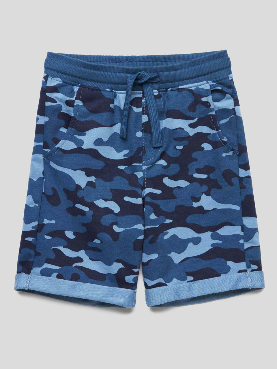 Bermudas with allover print image number 1