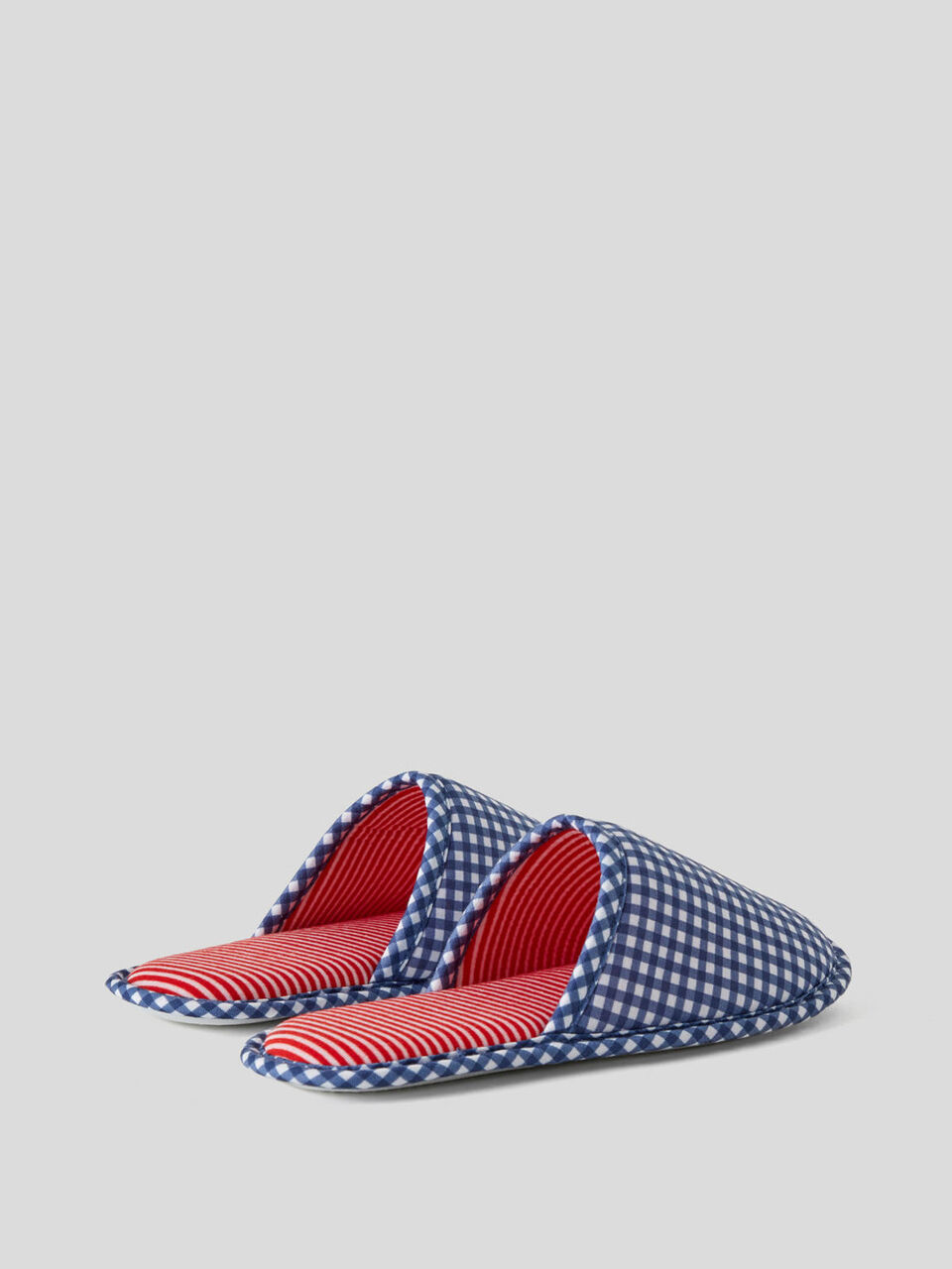 Slippers with pattern print image number 2