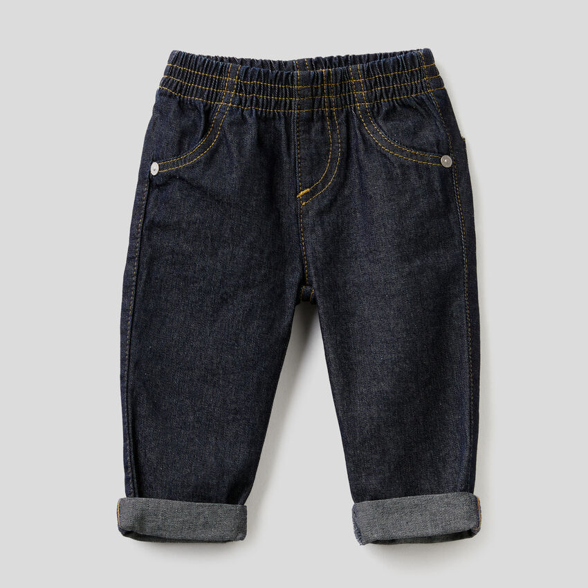 Jeans in 100% cotton denim