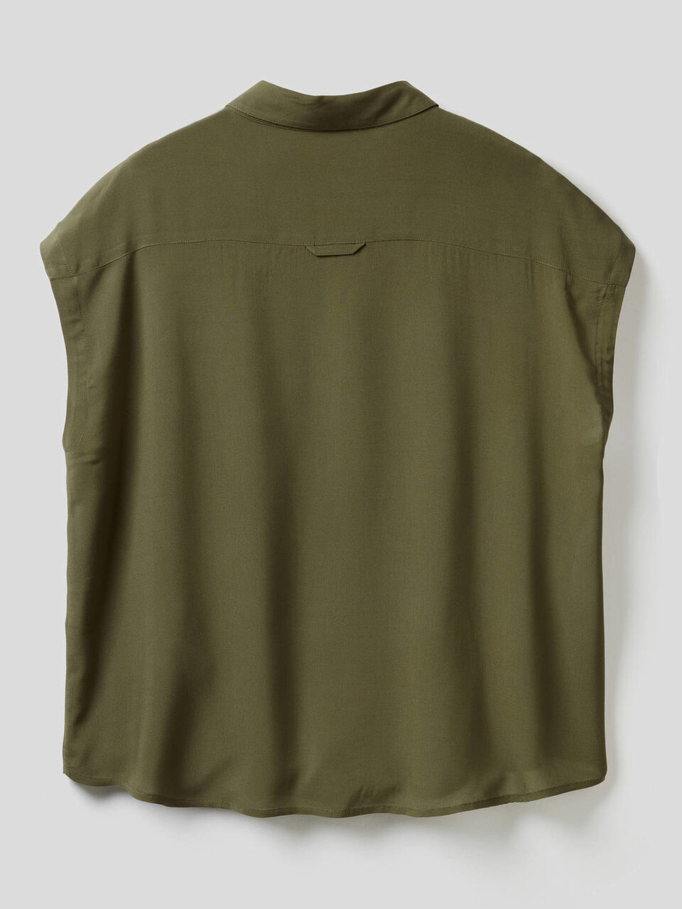 Short sleeve flowy shirt image number 2