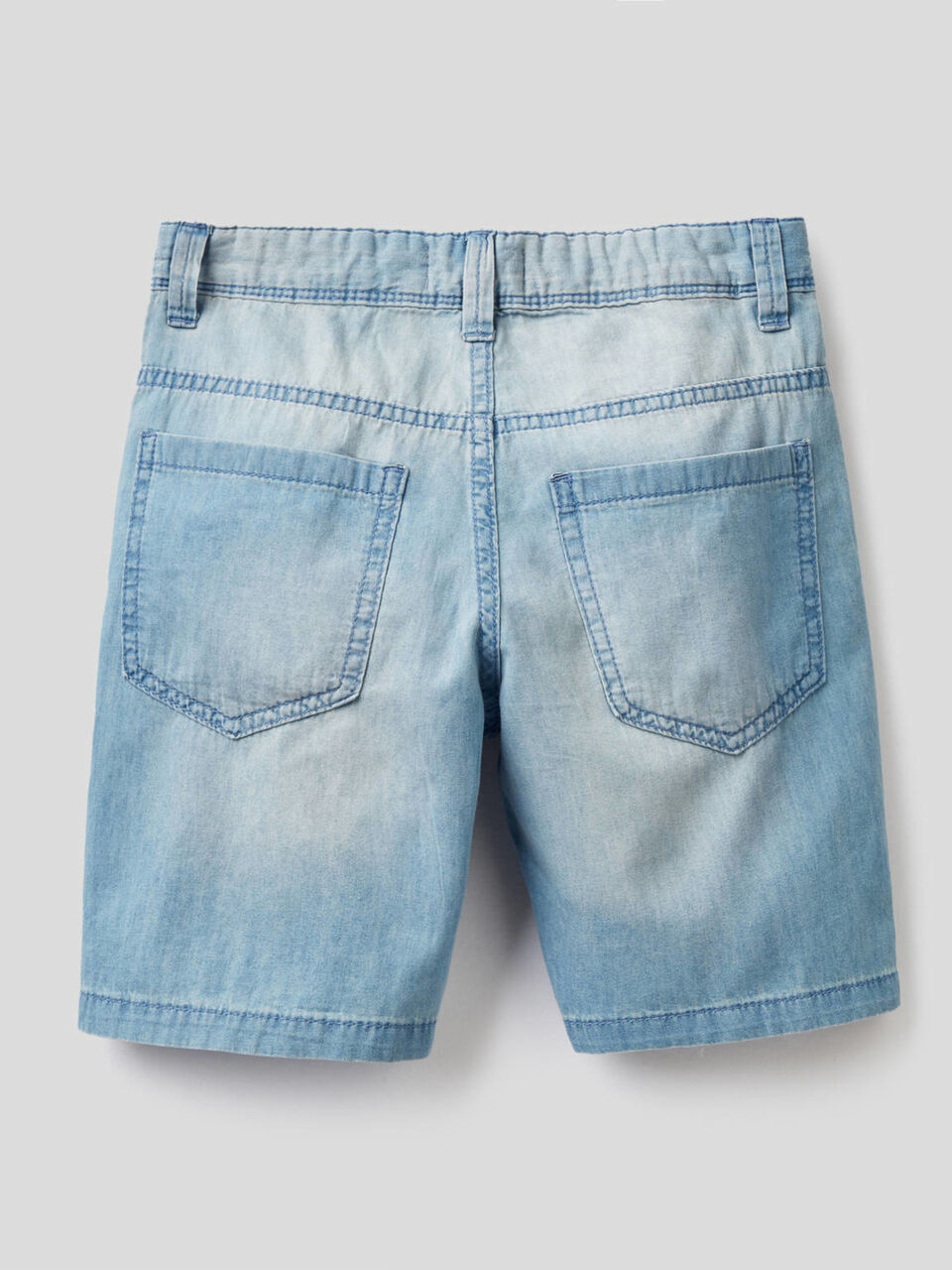 Lightweight denim bermudas image number 2