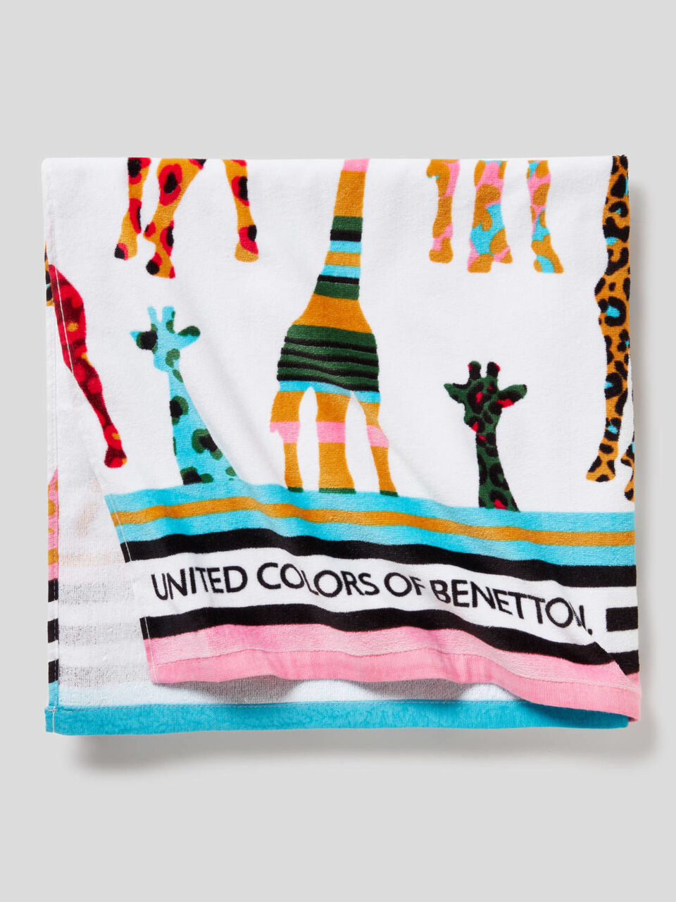 Beach towel with allover print image number 1