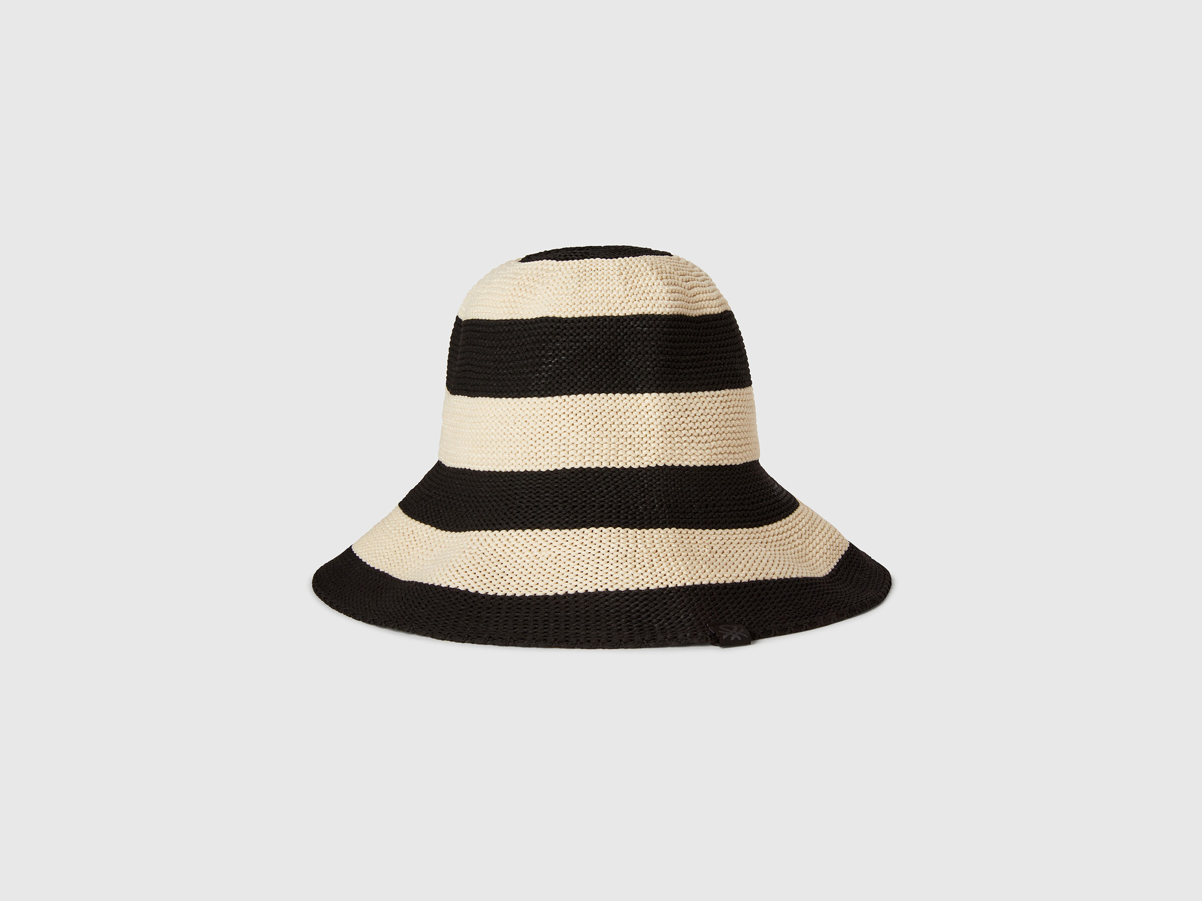HAT Women image number 0