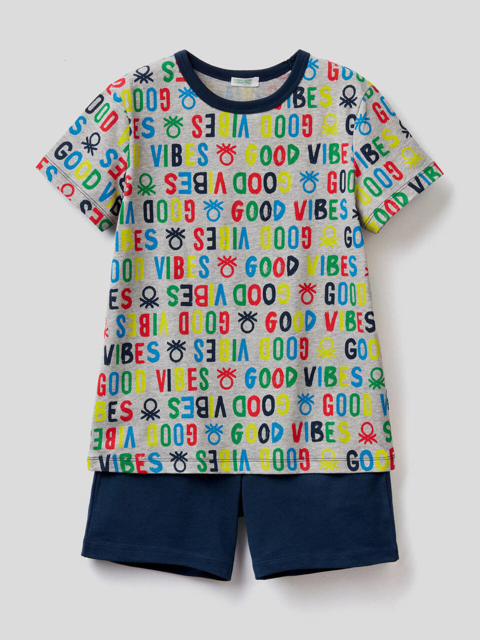 T-shirt and bermudas pyjamas image number 1