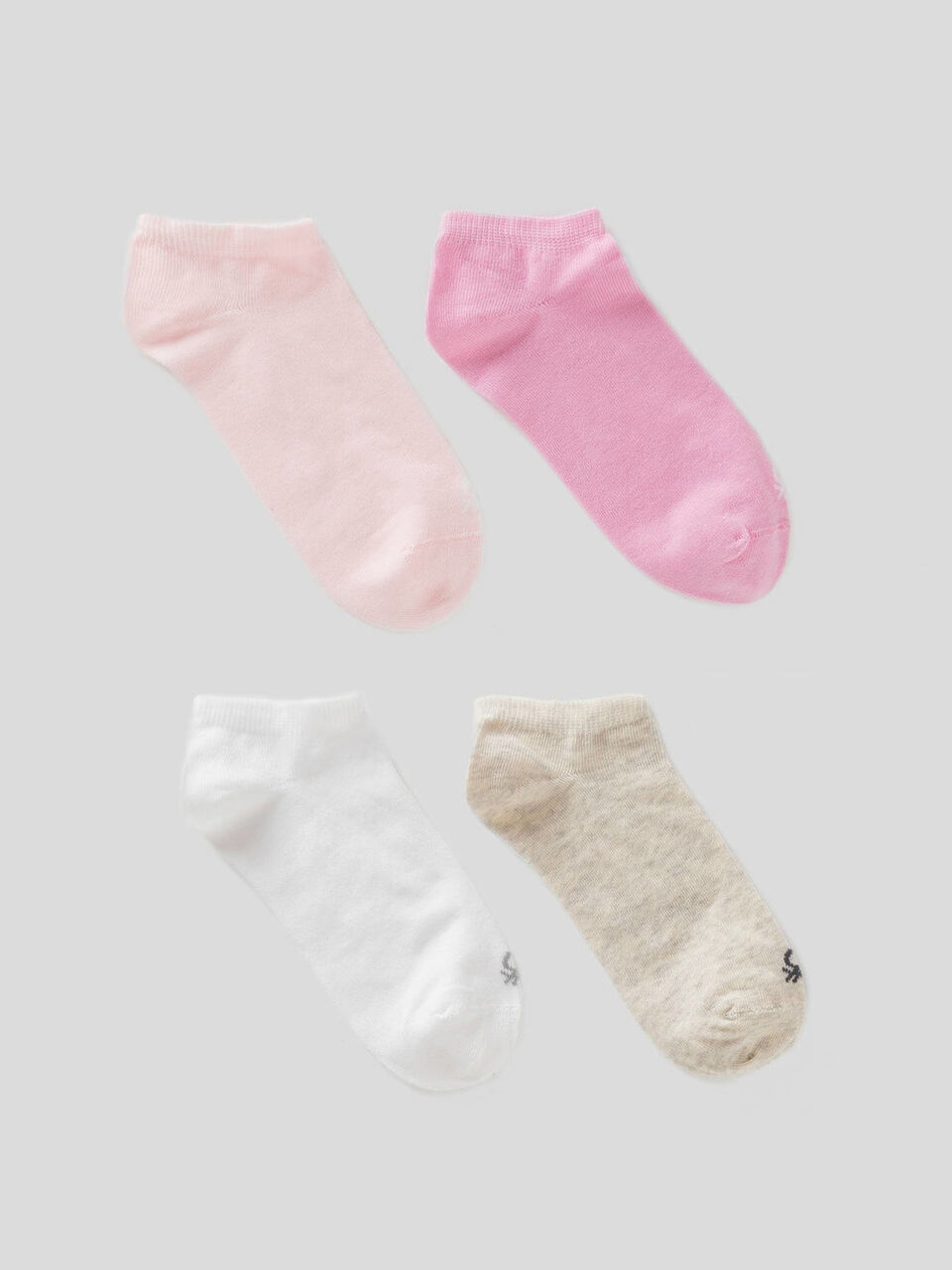 Four pairs of short socks image number 1