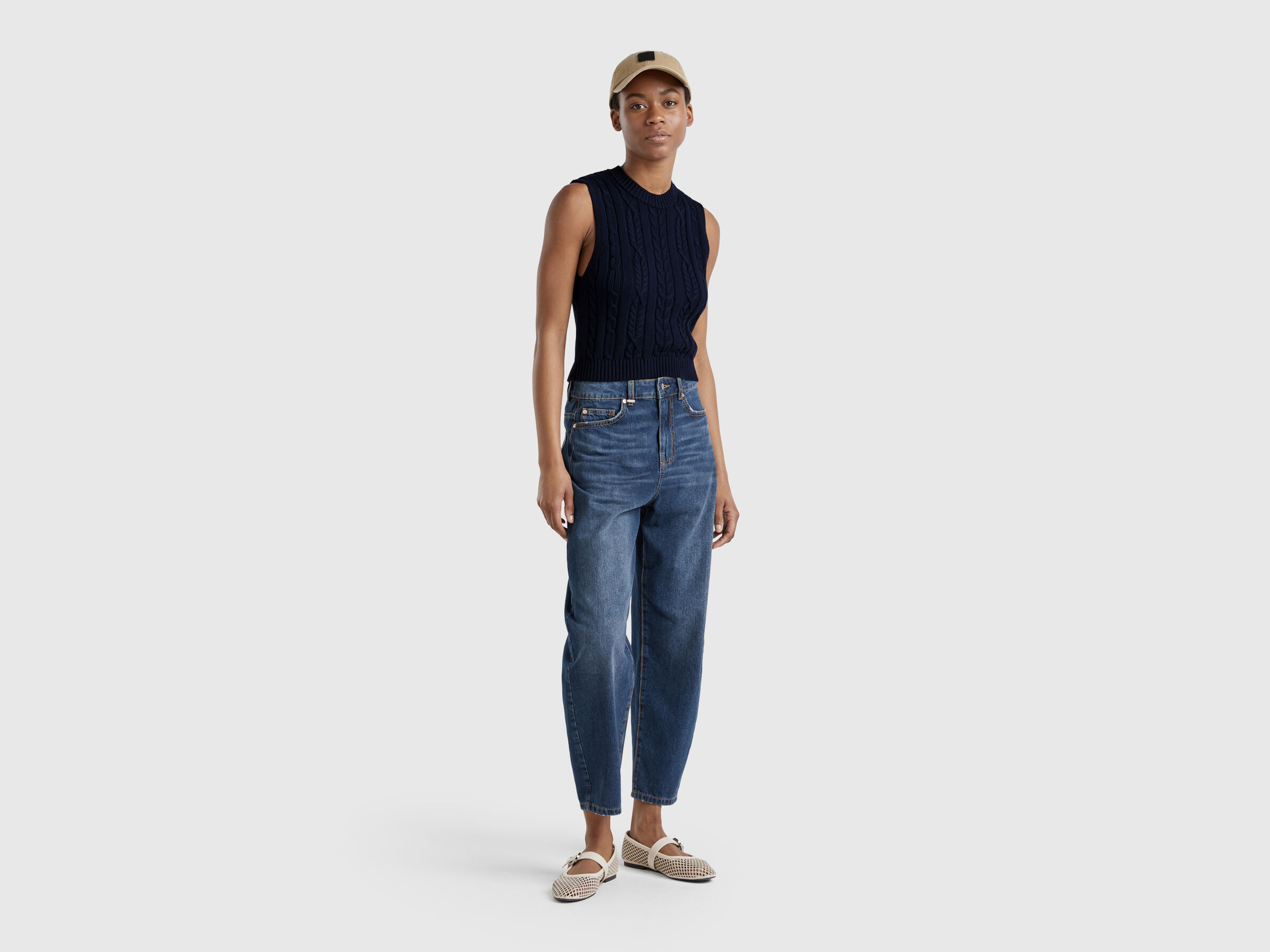 SLEEVELESS SWEATER Women image number 2