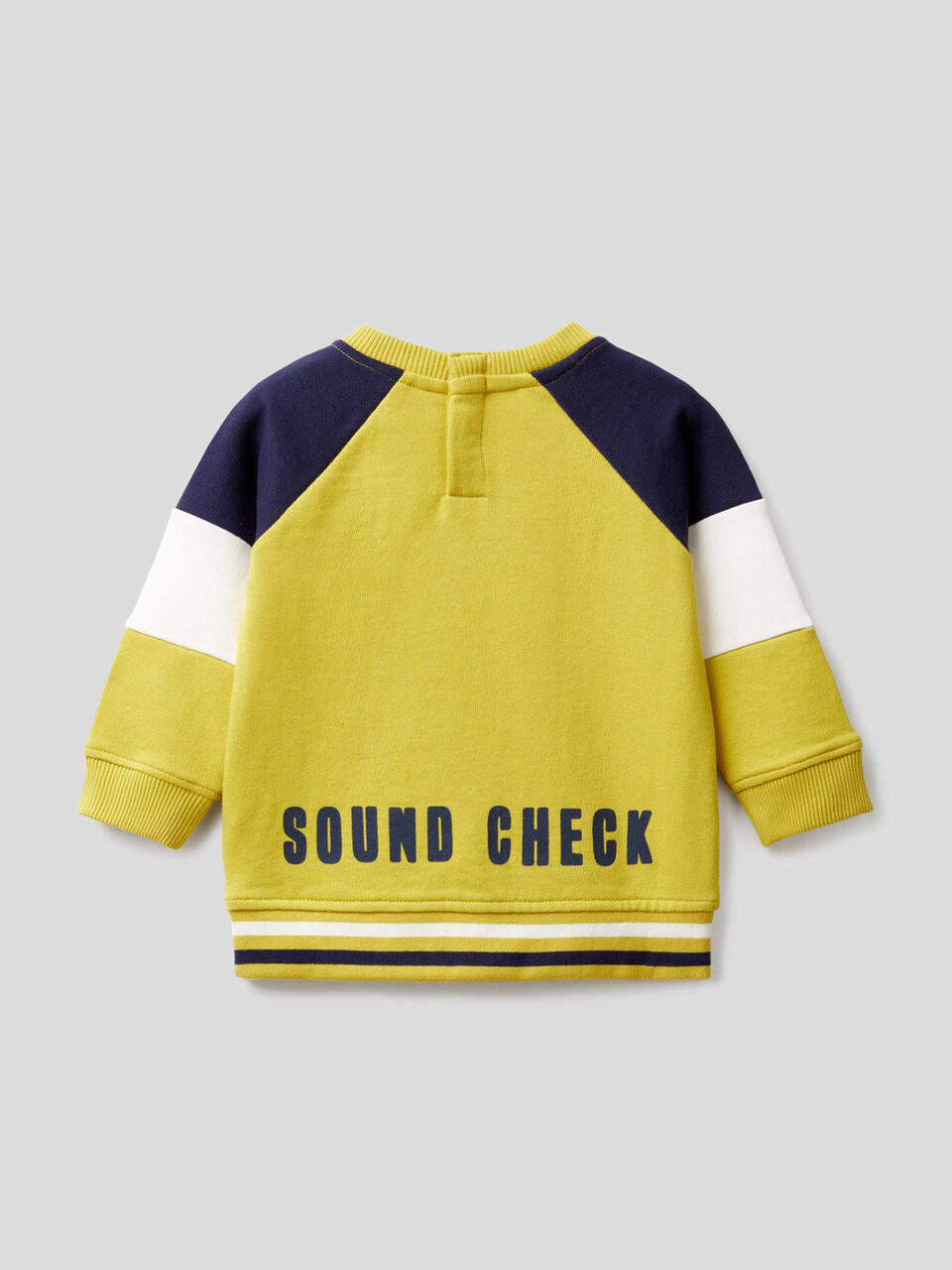 Sweatshirt with color block sleeves image number 2