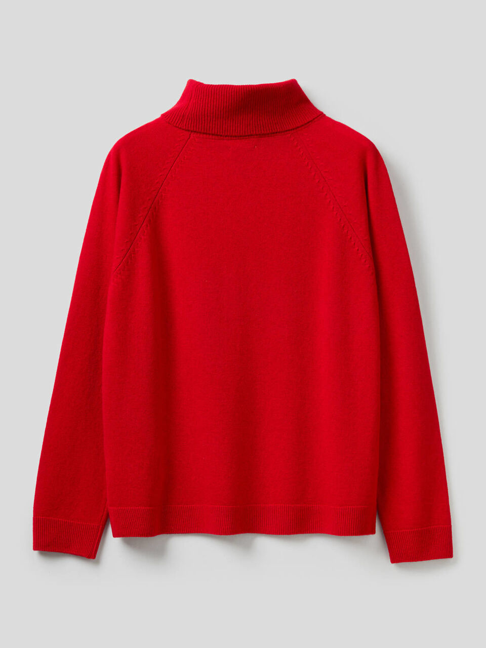 Turtleneck sweater in cashmere and wool blend image number 2