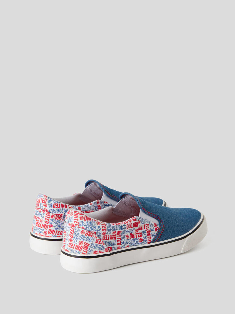 Skater style fabric sneakers image number 2