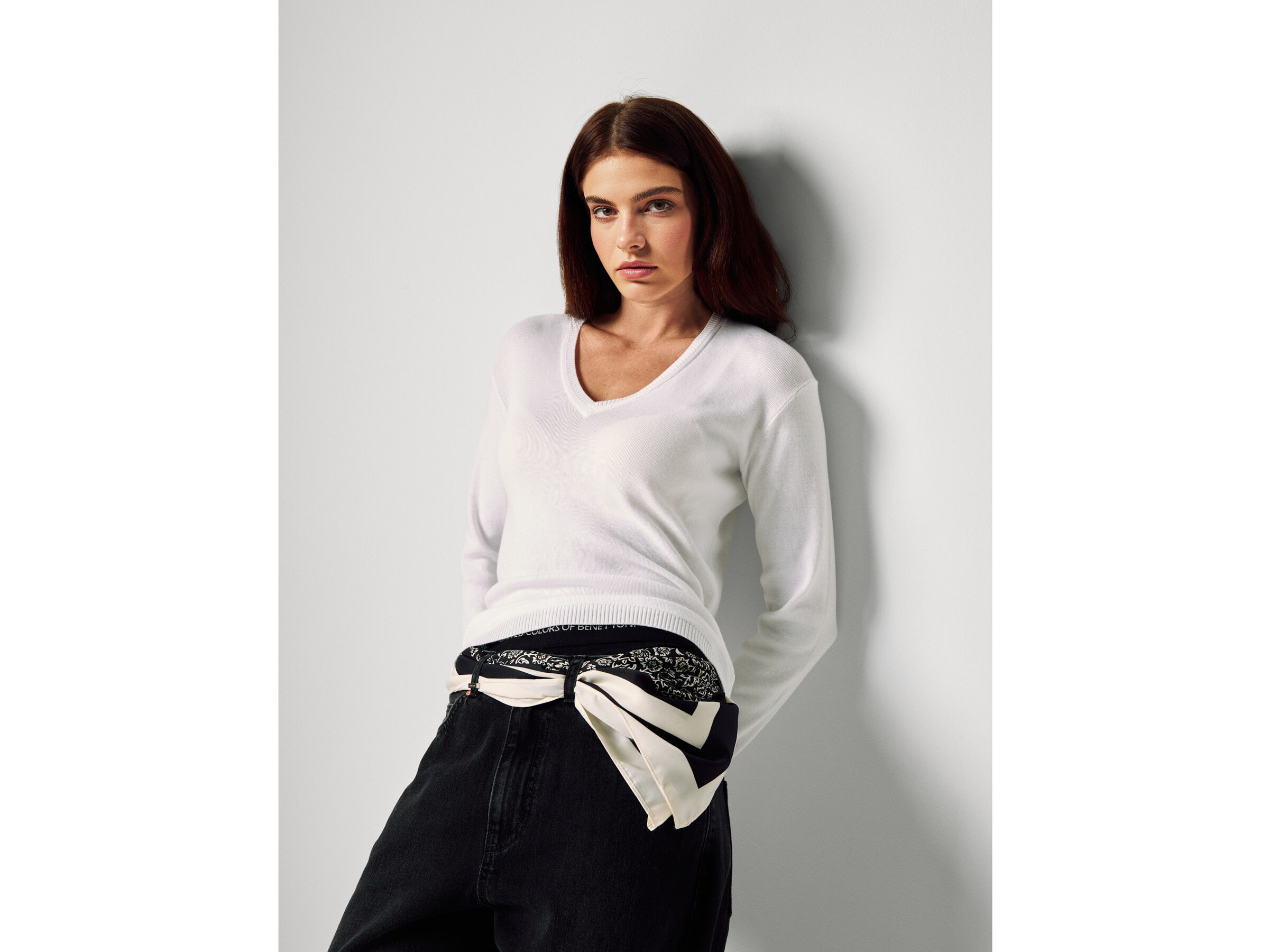 V NECK SWEATER L/S Women image number 2