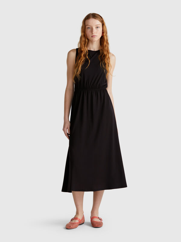 Dress with open back Women