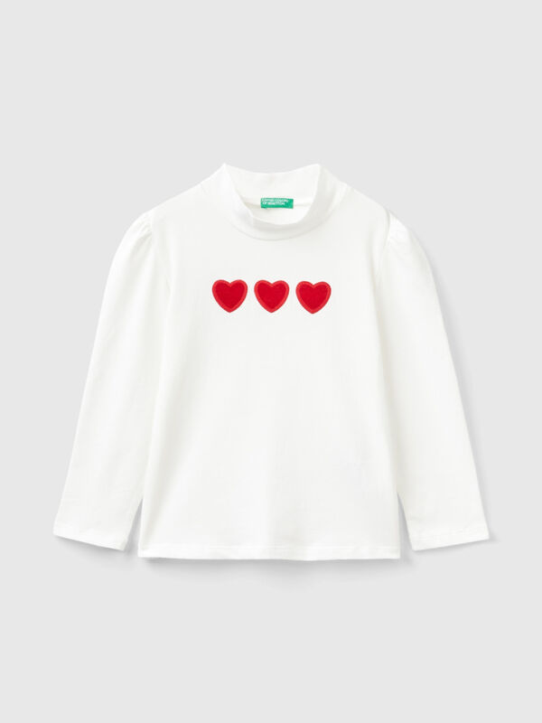 T-shirt with velvet heart patch