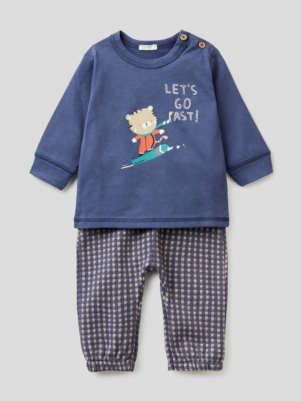 T-shirt and trousers set image number 1