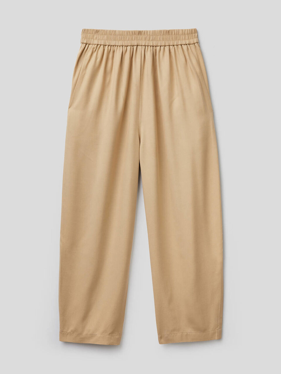 Flowy trousers with creases image number 2