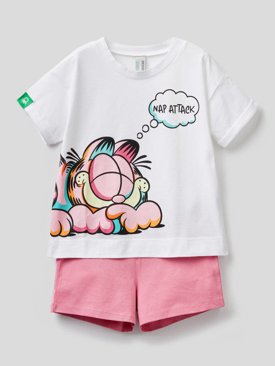 T-shirt and shorts pyjamas with Garfield print image number 1