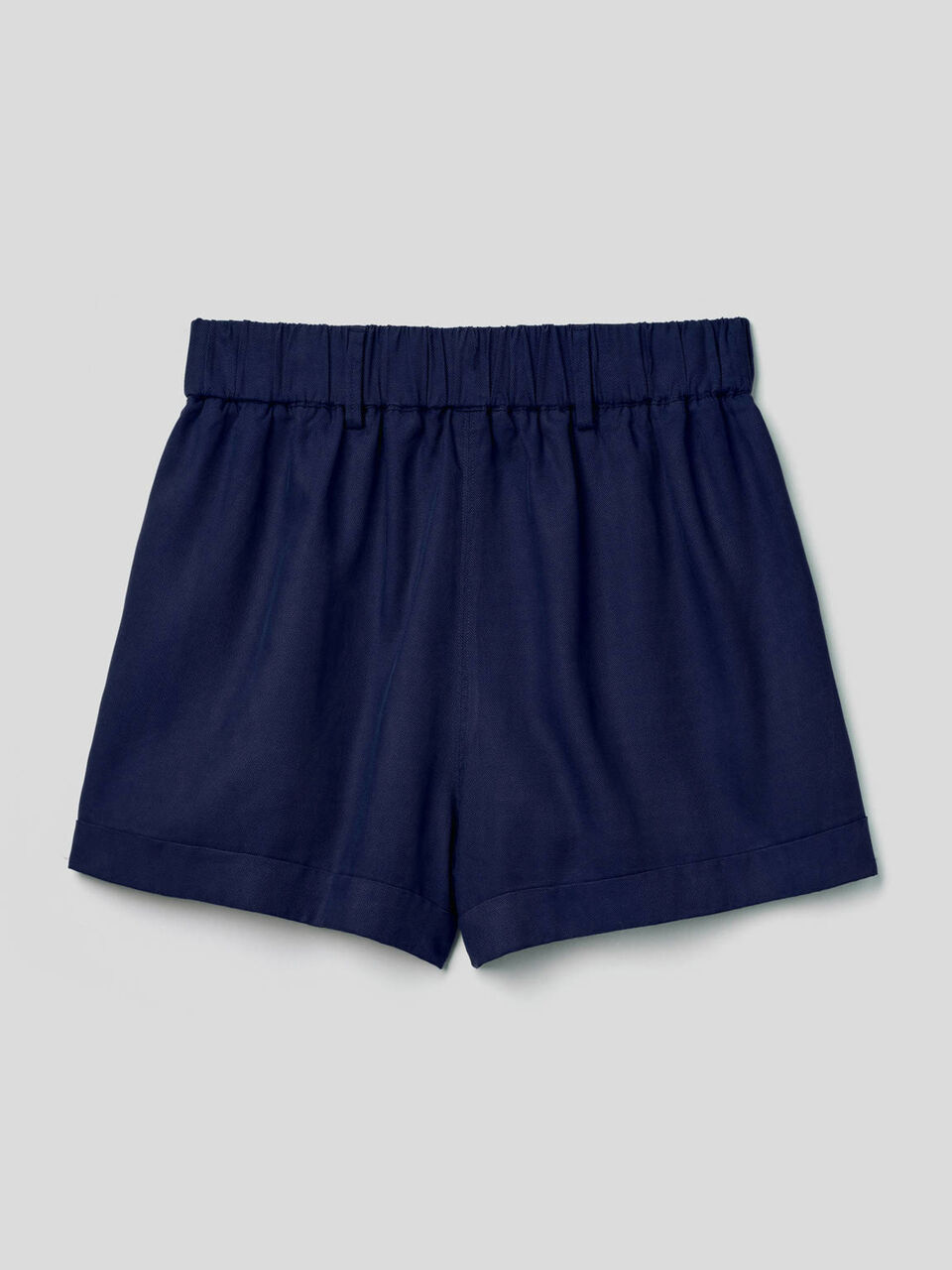Solid color shorts with cuff image number 2