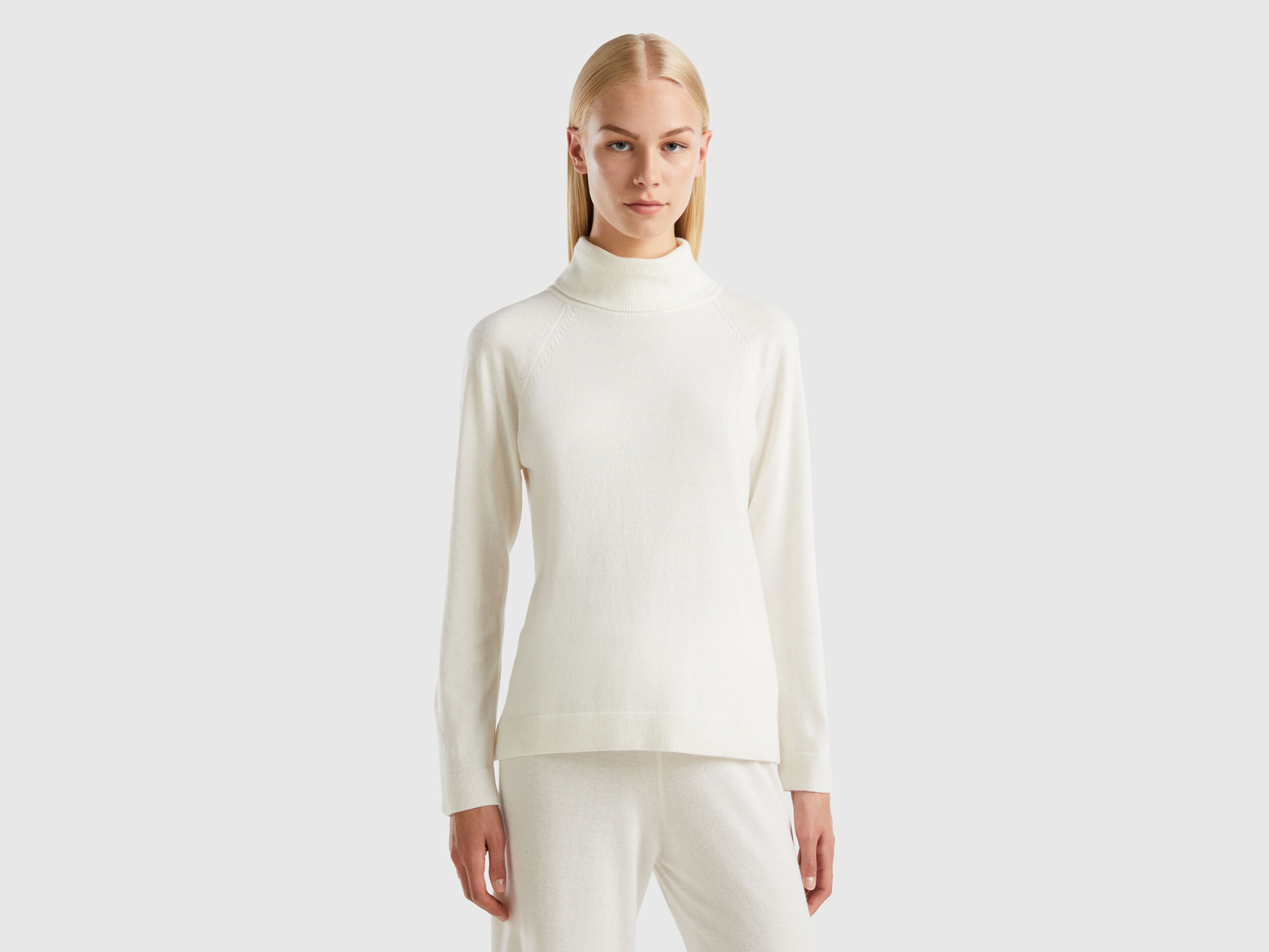 Long white hot sale turtleneck sweater