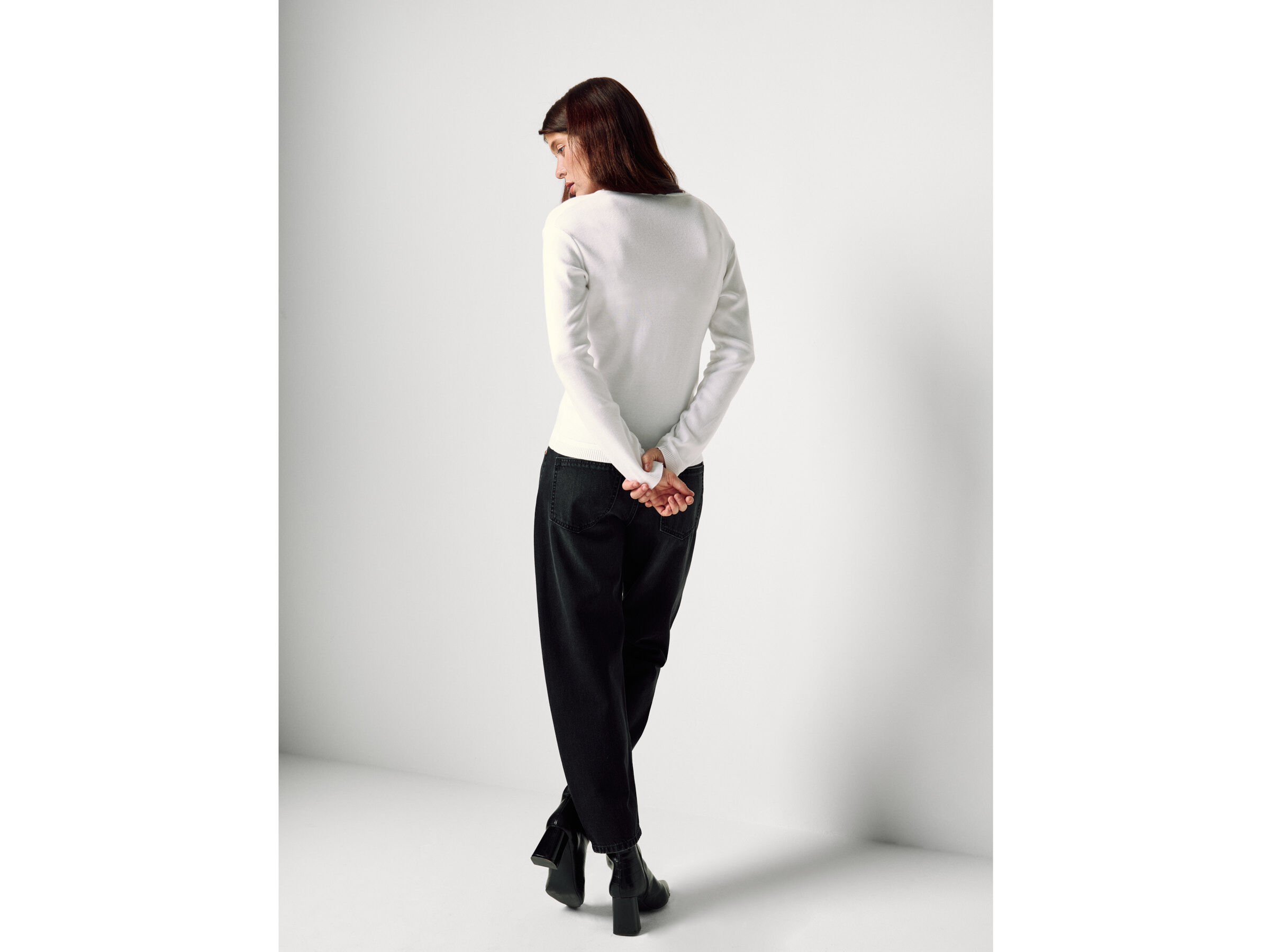 V NECK SWEATER L/S Women image number 1