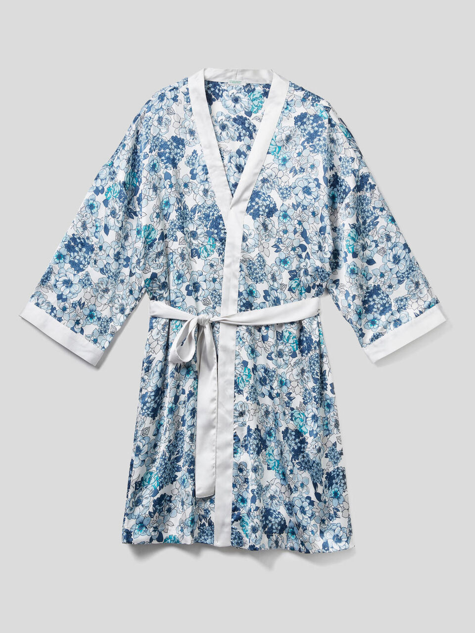 Kimono robe in printed satin image number 1