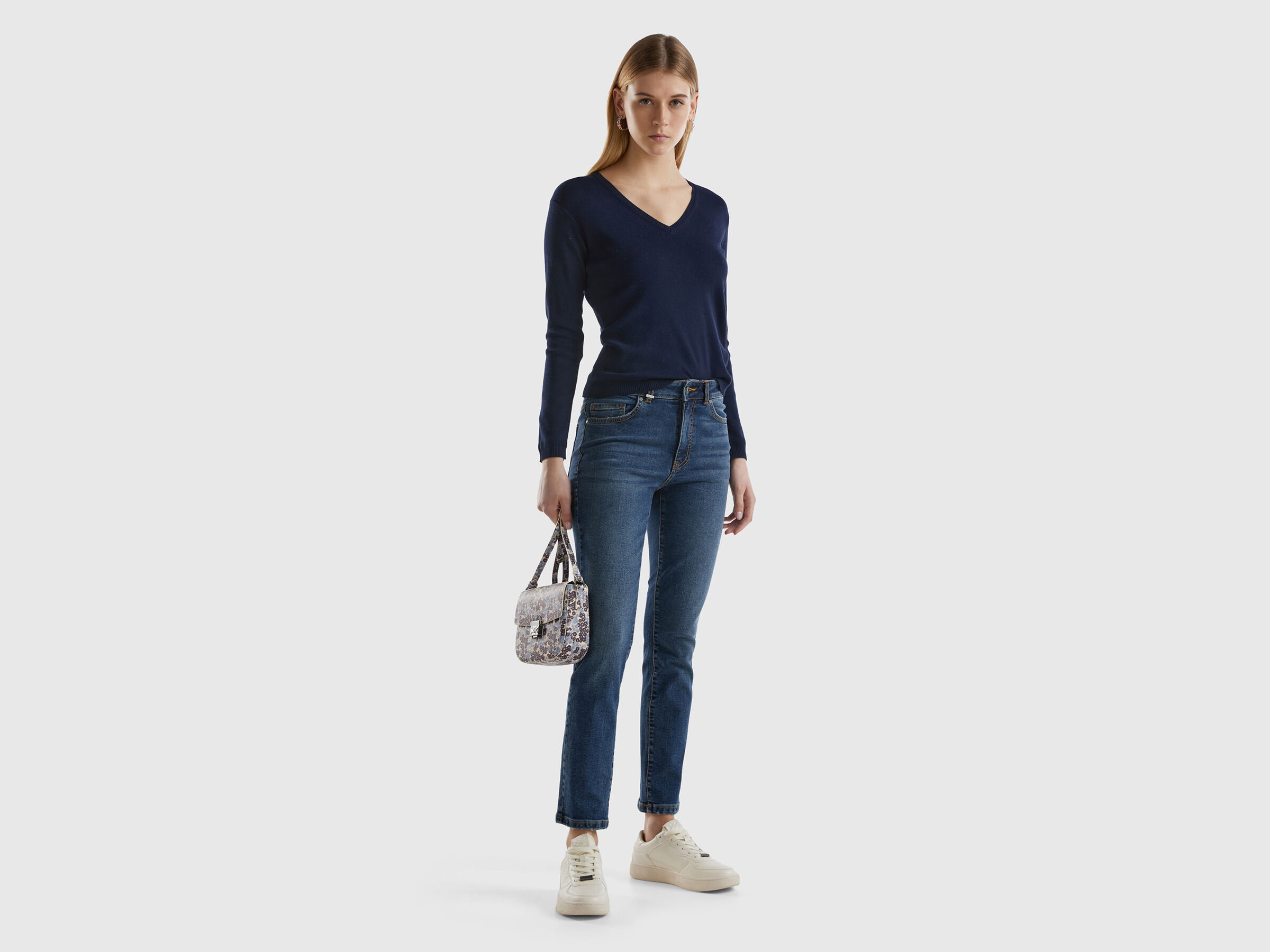 V NECK SWEATER L/S Women image number 2