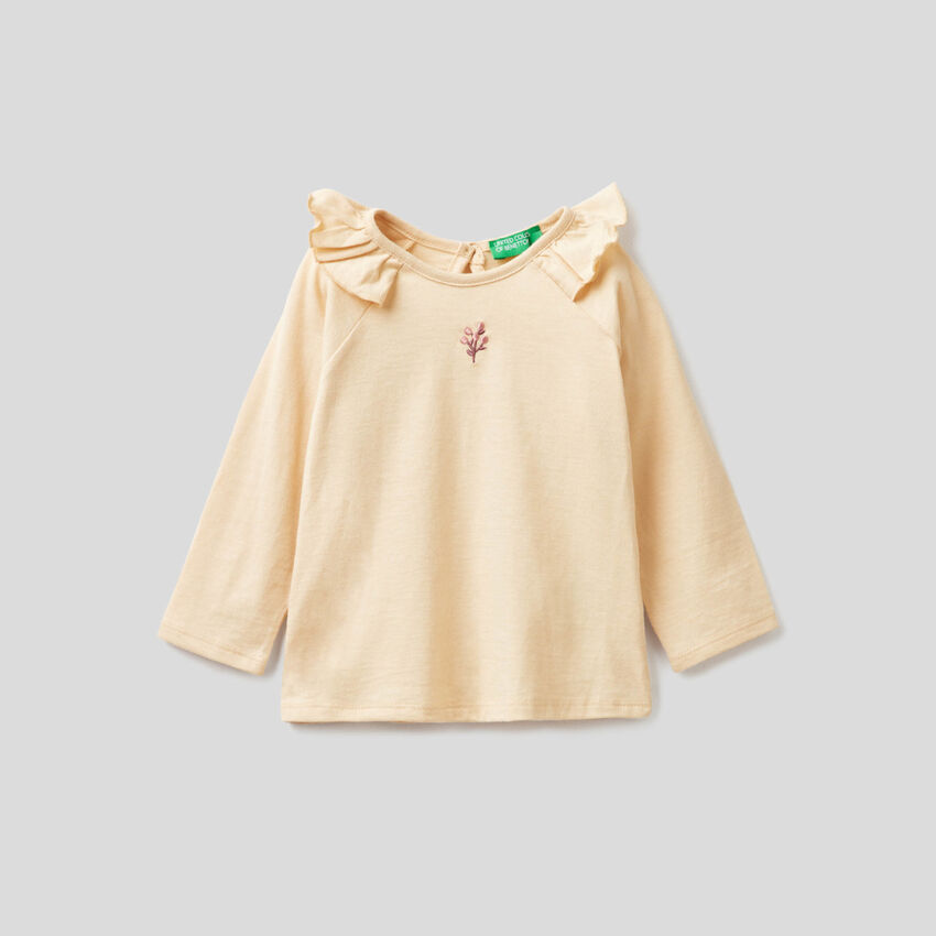 T-shirt with in organic cotton with ruffles